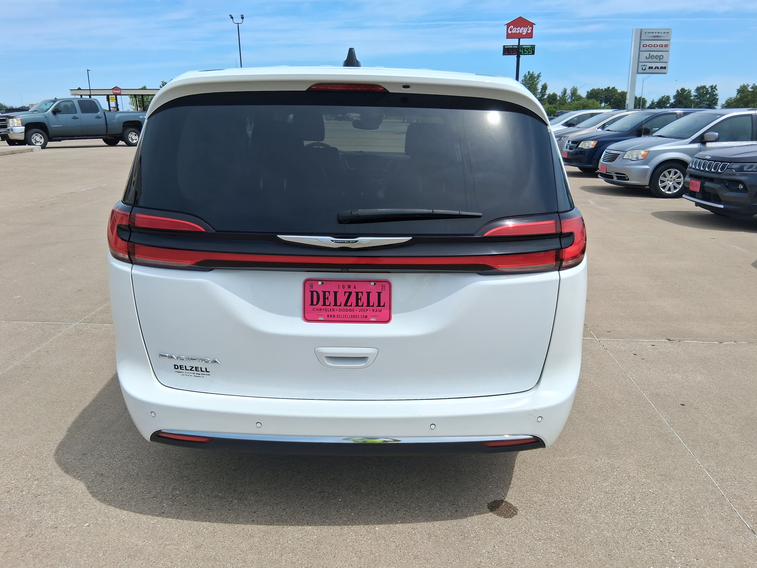 2023 Chrysler Pacifica Touring L - Photo 7