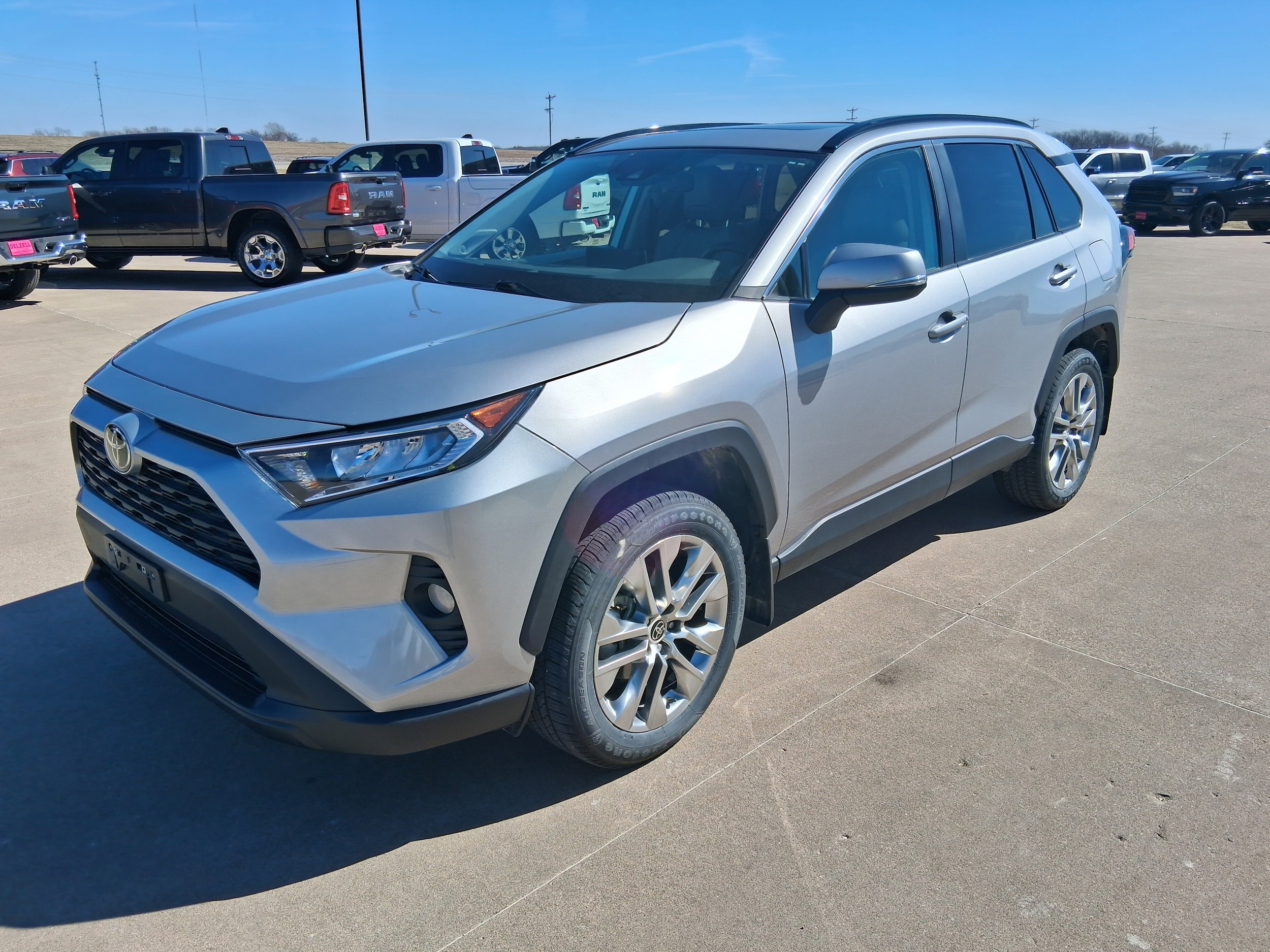 View vehicle photo 2