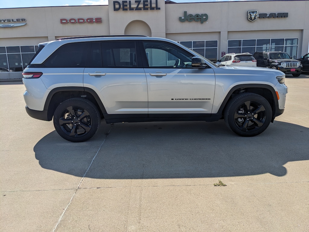 Used 2025 Jeep Grand Cherokee LIMITED