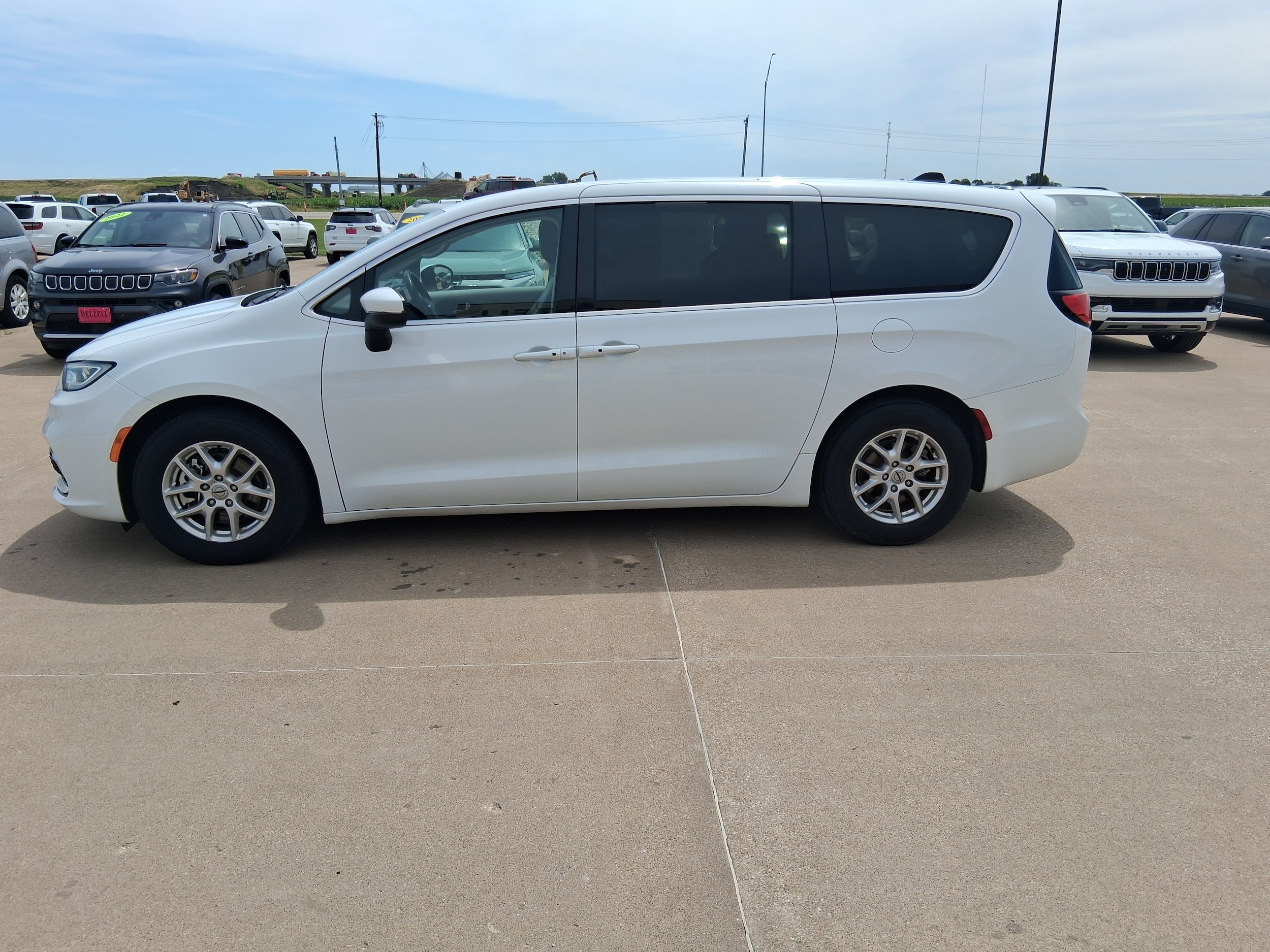 2023 Chrysler Pacifica Touring L - Photo 5
