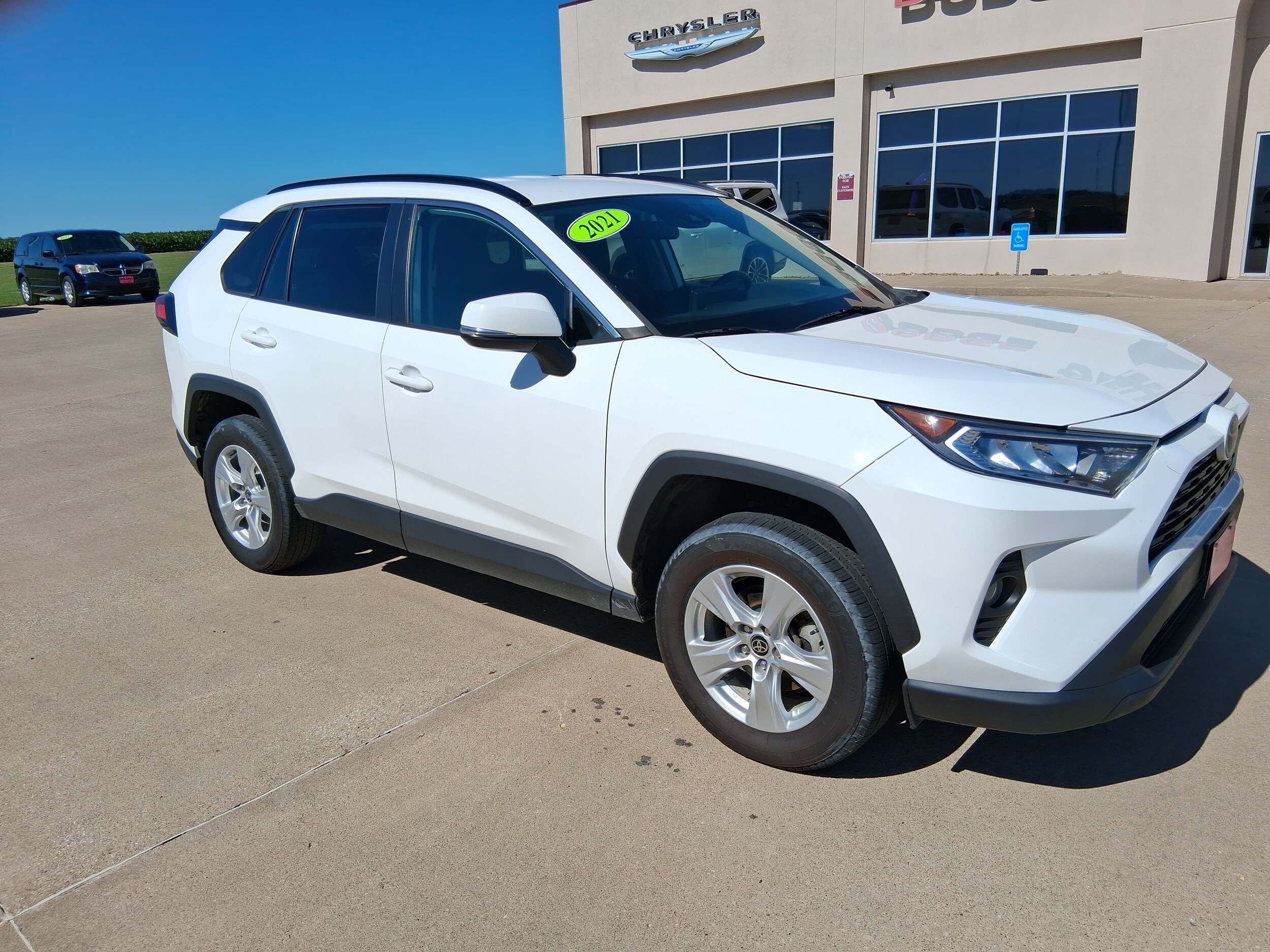 Used 2021 Toyota RAV4 XLE with VIN 2T3P1RFV8MC251709 for sale in Wapello, IA