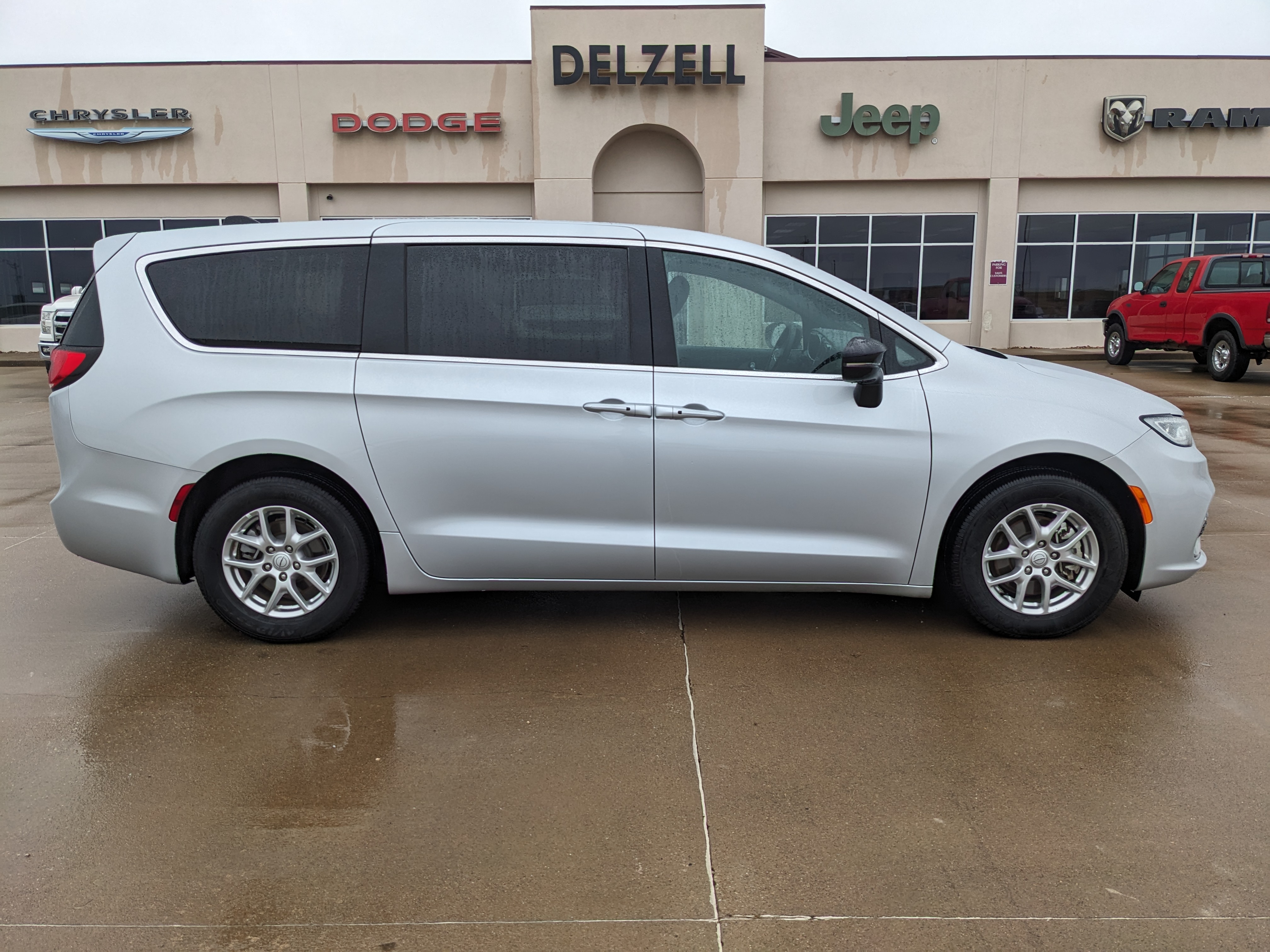 2026 Chrysler Pacifica Select