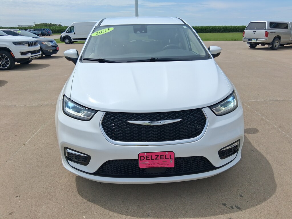 Used 2023 Chrysler Pacifica TOURING L