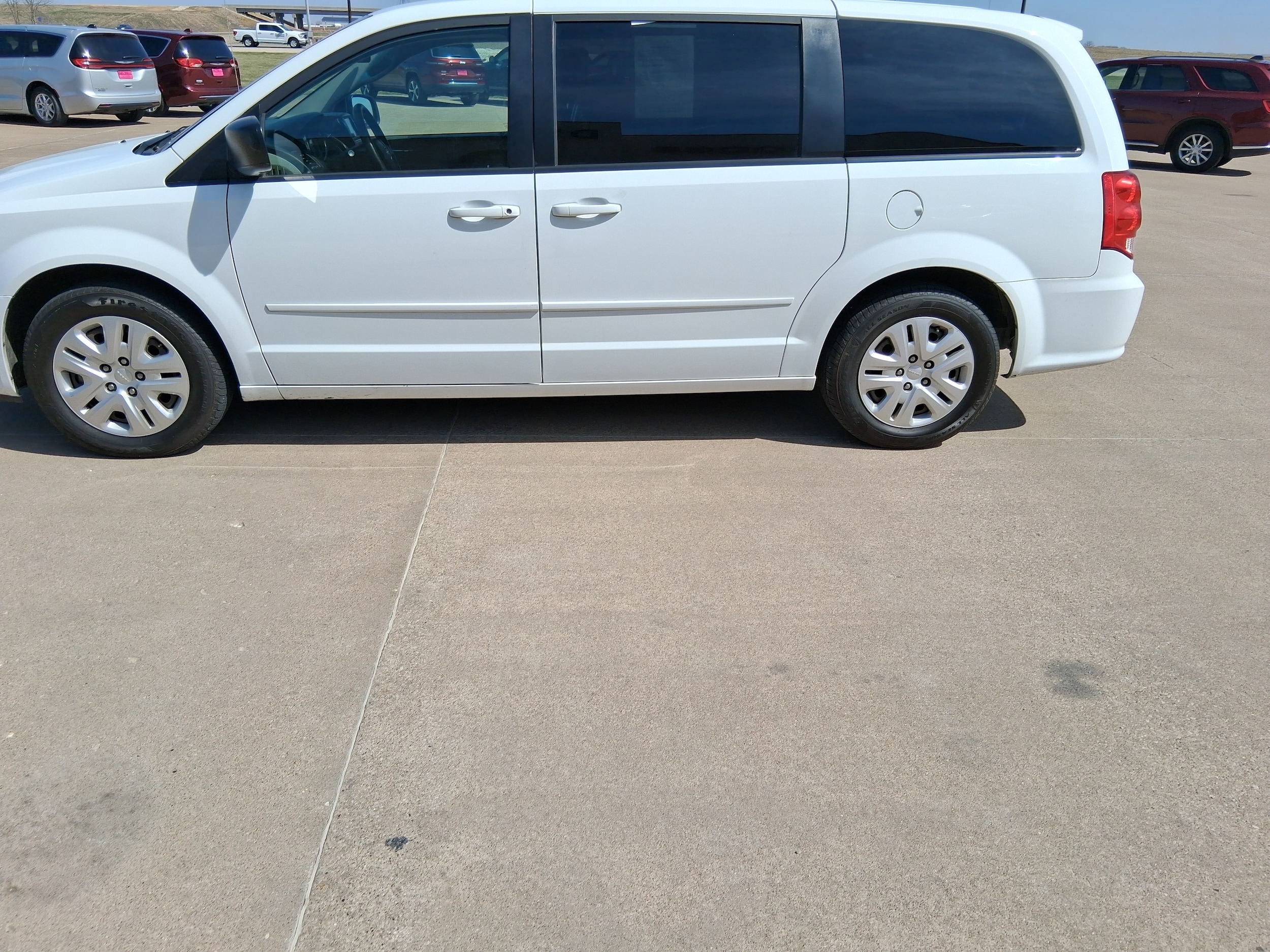 White 2017 Dodge Grand Caravan SE FWD Minivan Front-Wheel Drive 6-Speed Automatic