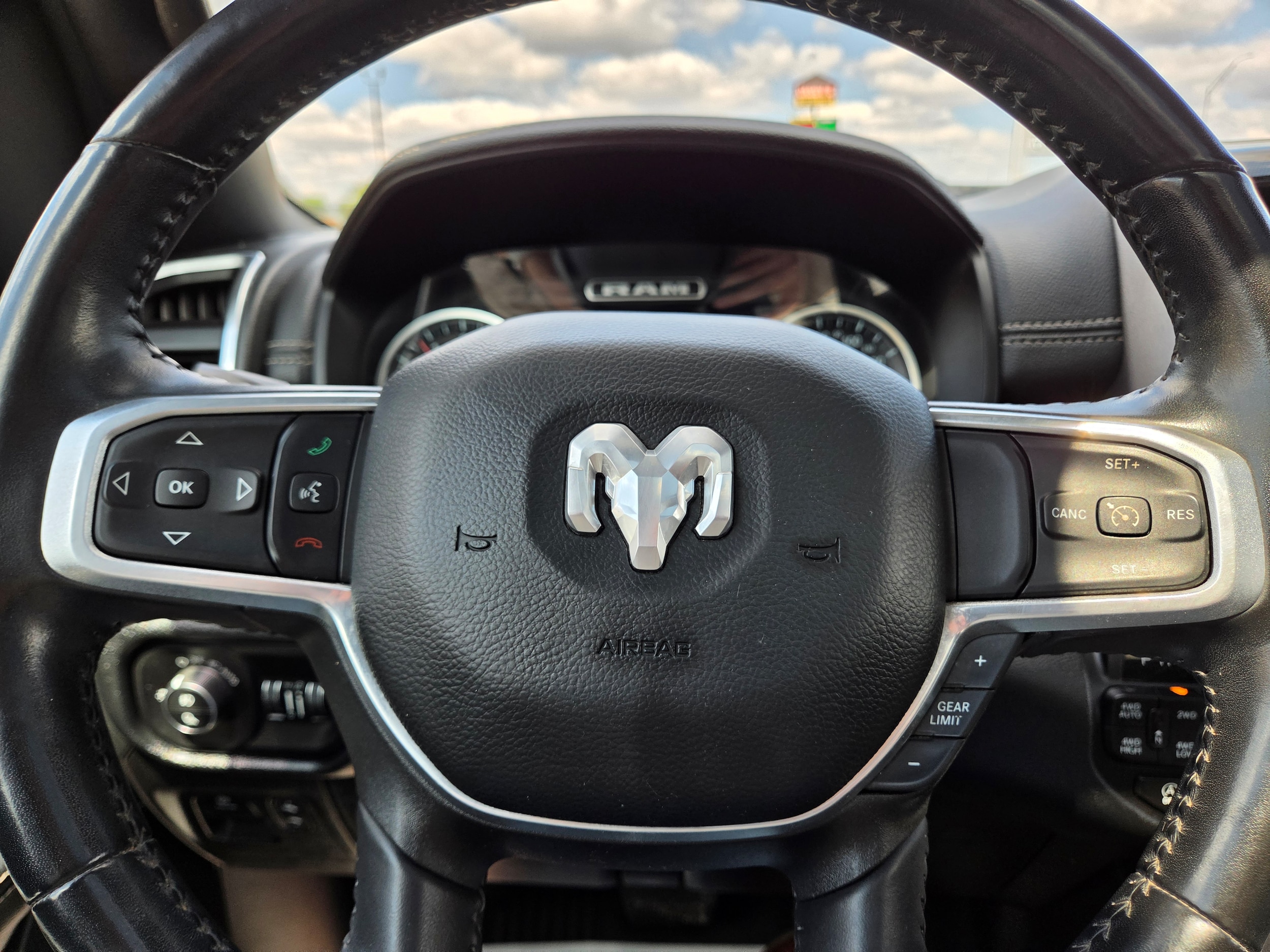 2022 RAM Ram 1500 Pickup Laramie - Photo 17