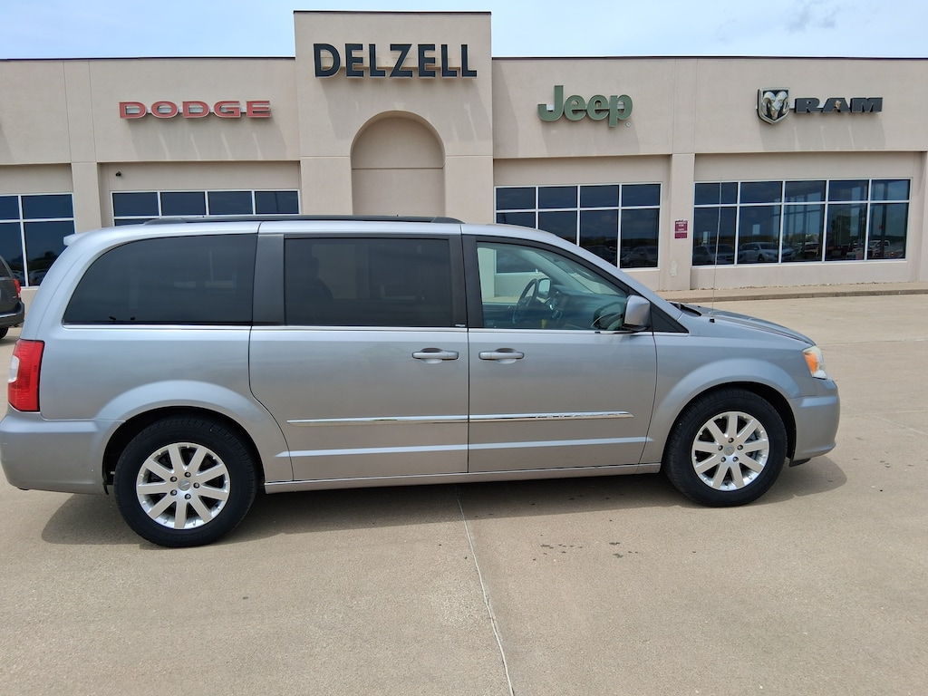 Used 2013 Chrysler Town & Country TOURING