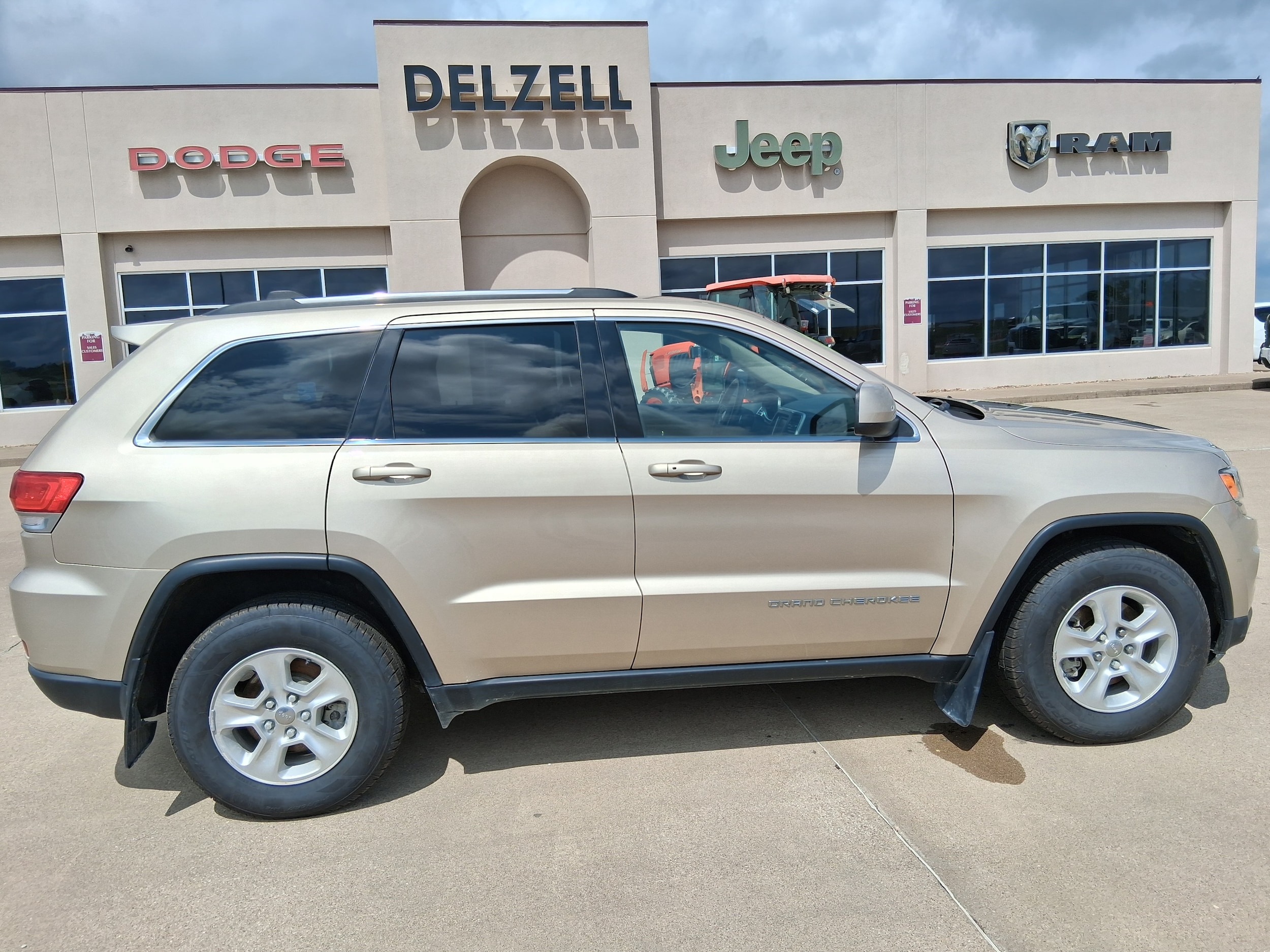 2015 Jeep Grand Cherokee Laredo 4WD's photo