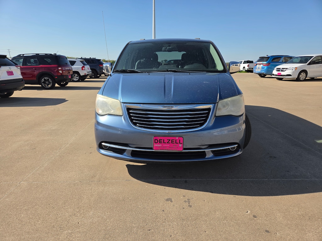 Used 2011 Chrysler Town & Country TOWN & COUNTRY TOURING L
