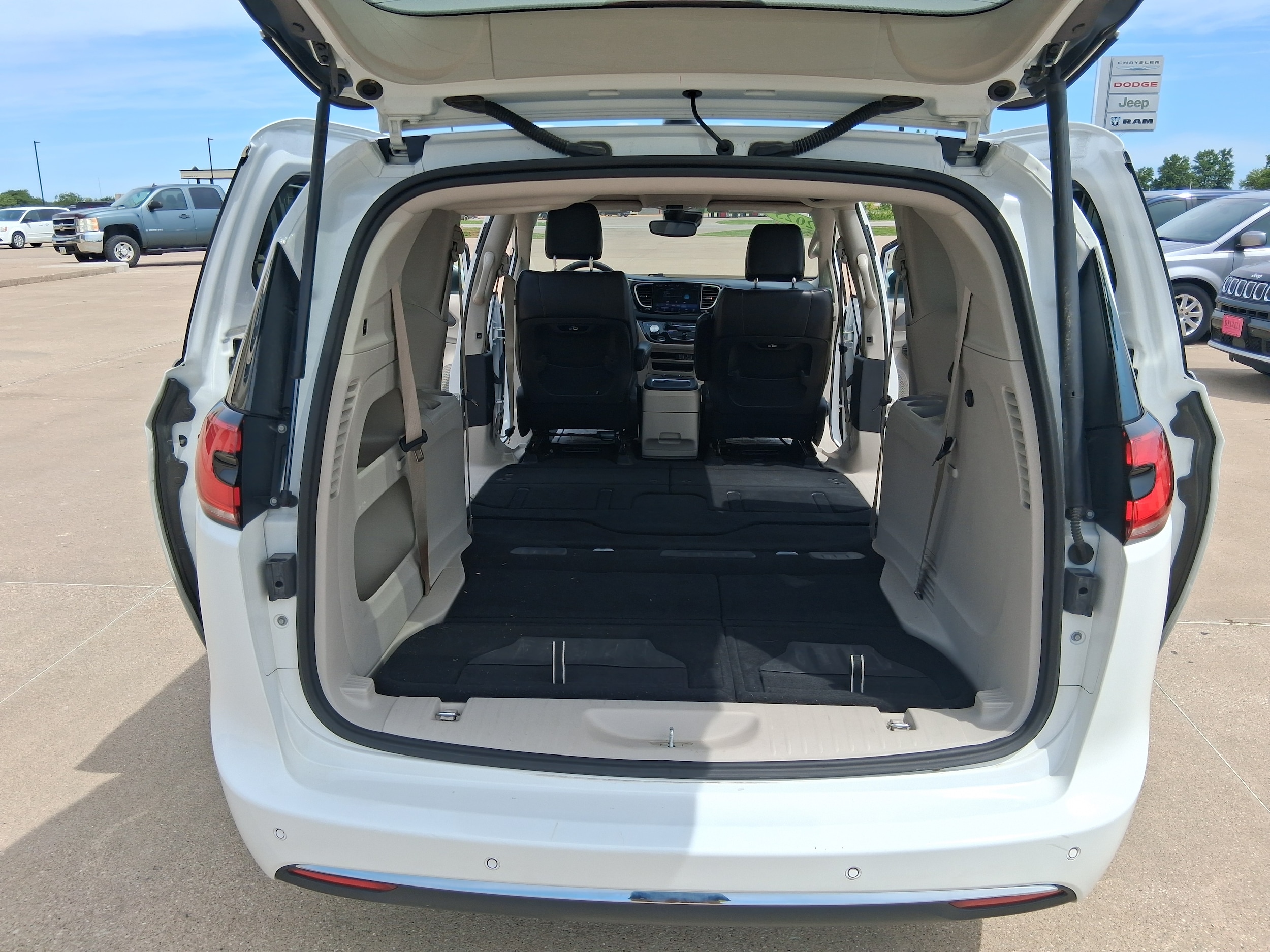 2023 Chrysler Pacifica Touring L - Photo 21