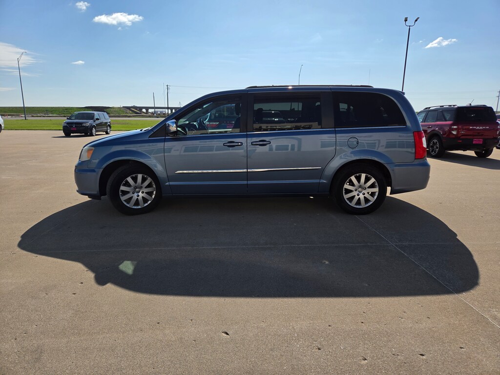 Used 2011 Chrysler Town & Country TOWN & COUNTRY TOURING L