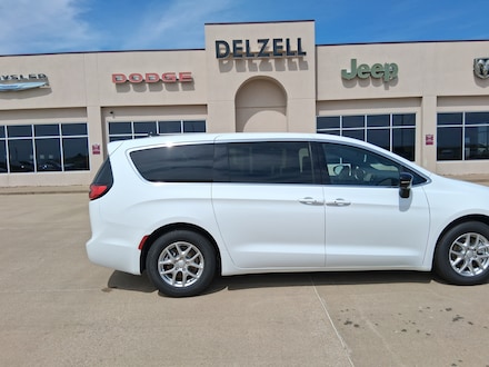 2027 Chrysler Pacifica SELECT Passenger Van