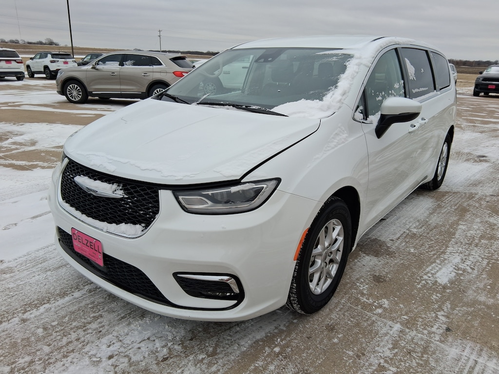 Used 2023 Chrysler Pacifica TOURING L