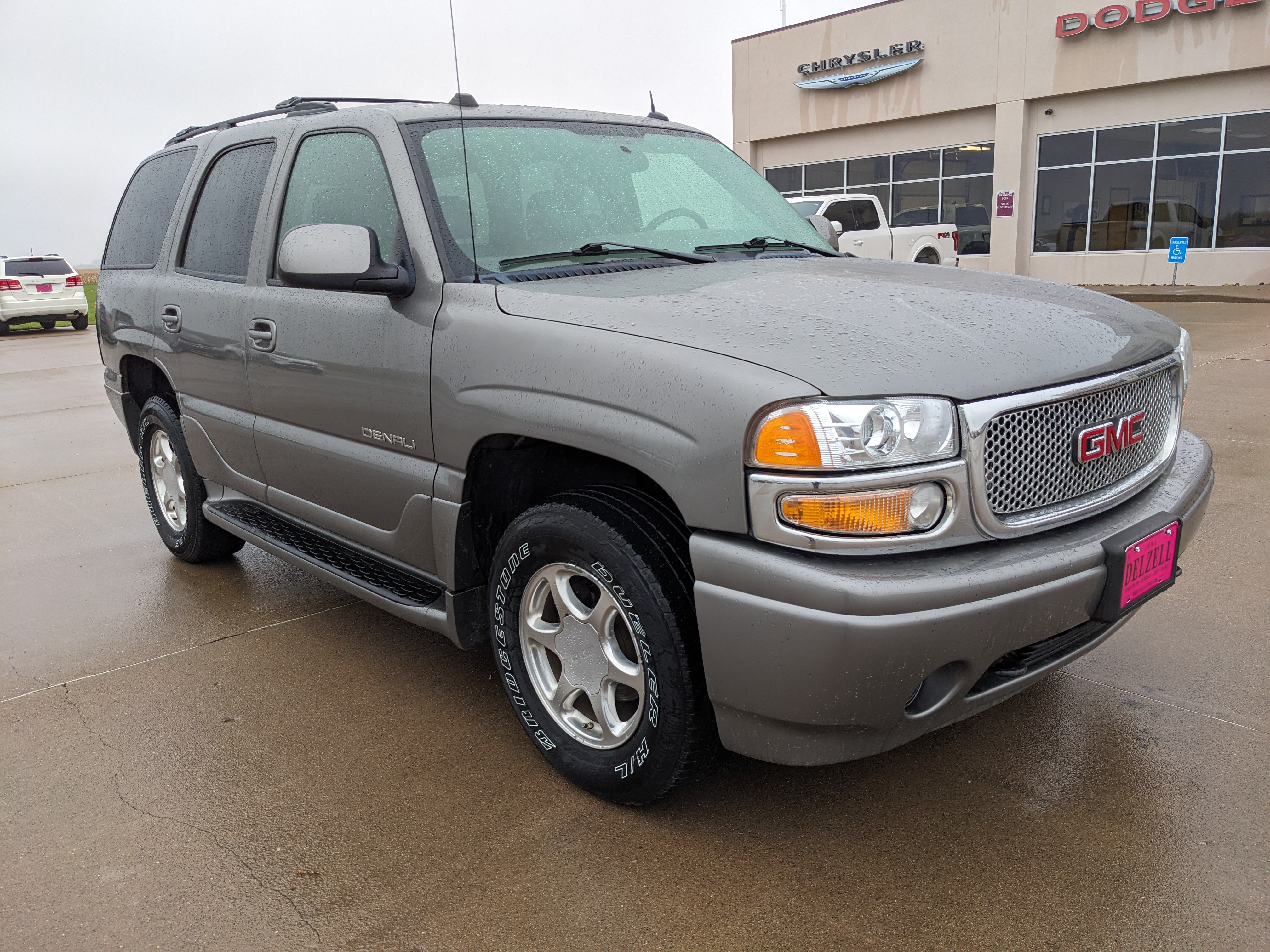 Used 2005 GMC Yukon Denali with VIN 1GKEK63U35J124447 for sale in Wapello, IA