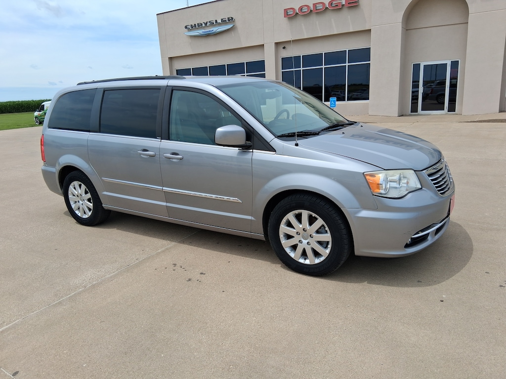 Used 2013 Chrysler Town & Country TOURING