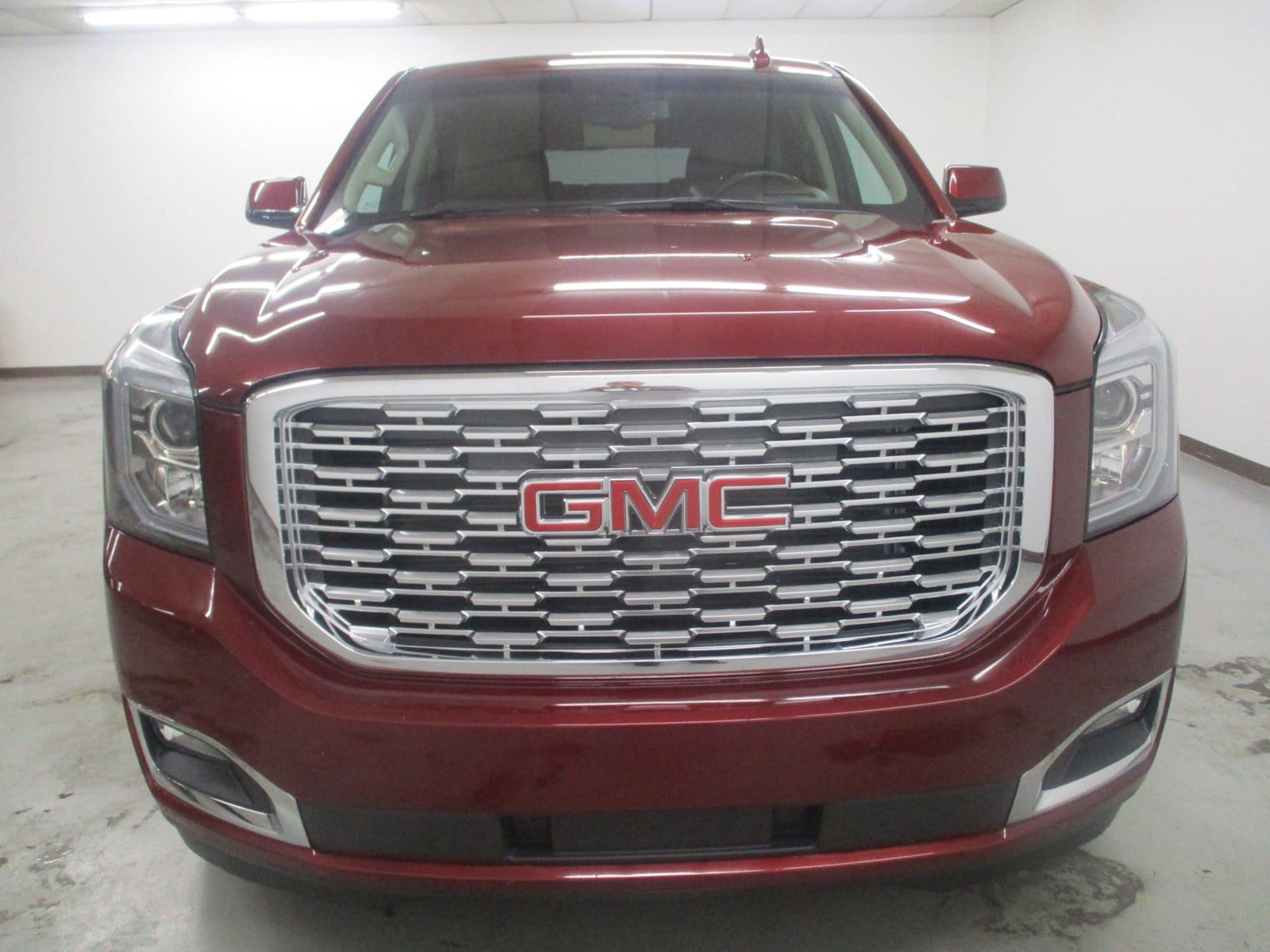 Used 2018 GMC Yukon Denali with VIN 1GKS2CKJ3JR215299 for sale in Battle Creek, MI