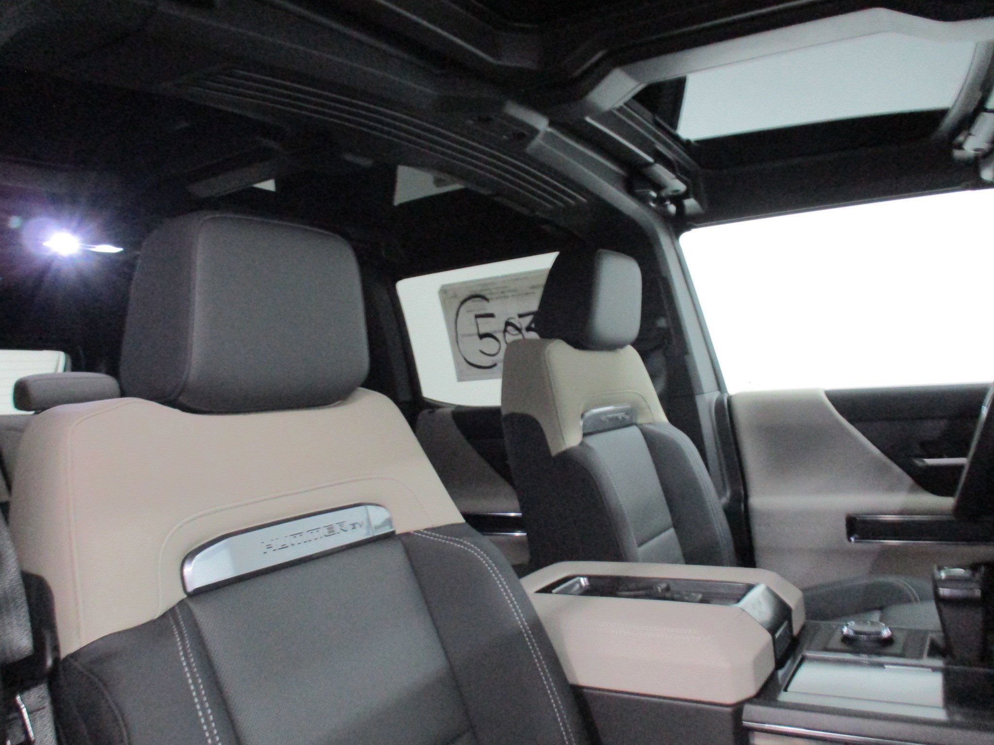 2026 GMC HUMMER EV 2X - Photo 18