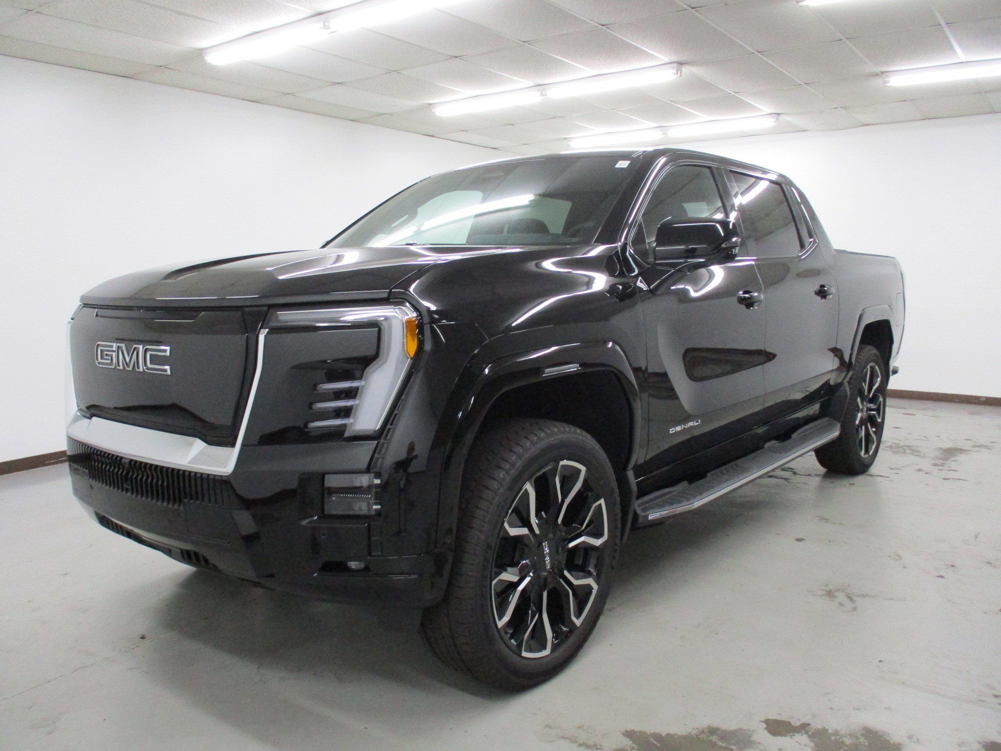 2025 GMC Sierra EV Denali's photo