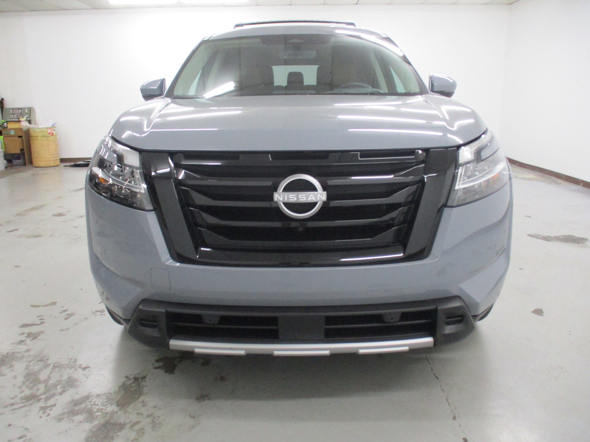 2024 Nissan Pathfinder Platinum photo 2