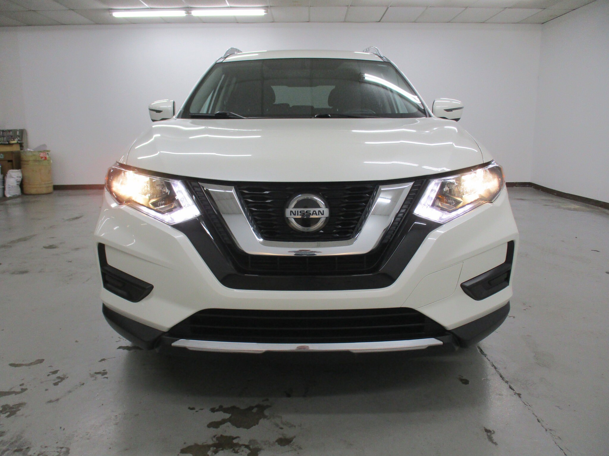 2018 Nissan Rogue SV photo 2