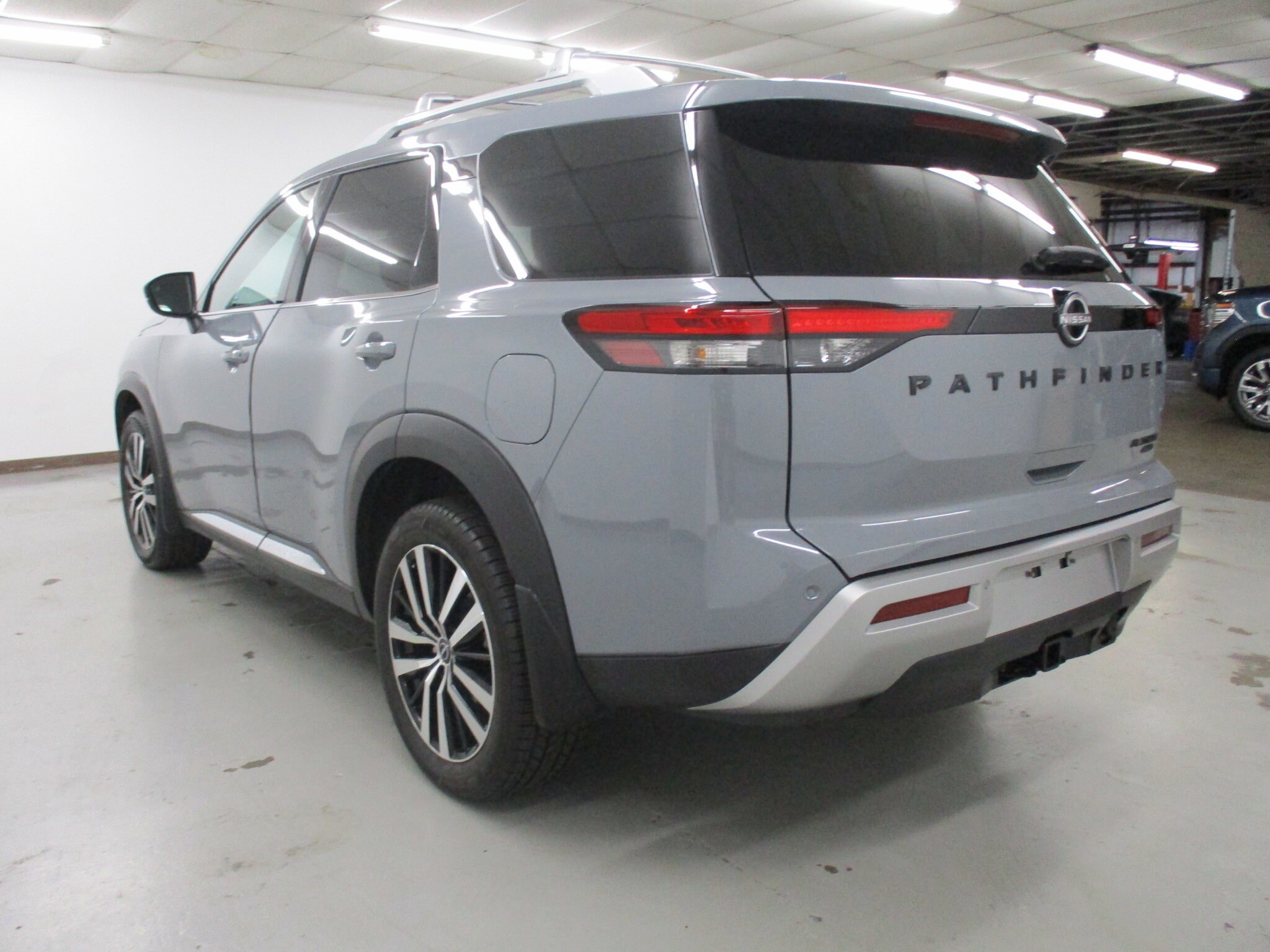 2024 Nissan Pathfinder Platinum photo 4
