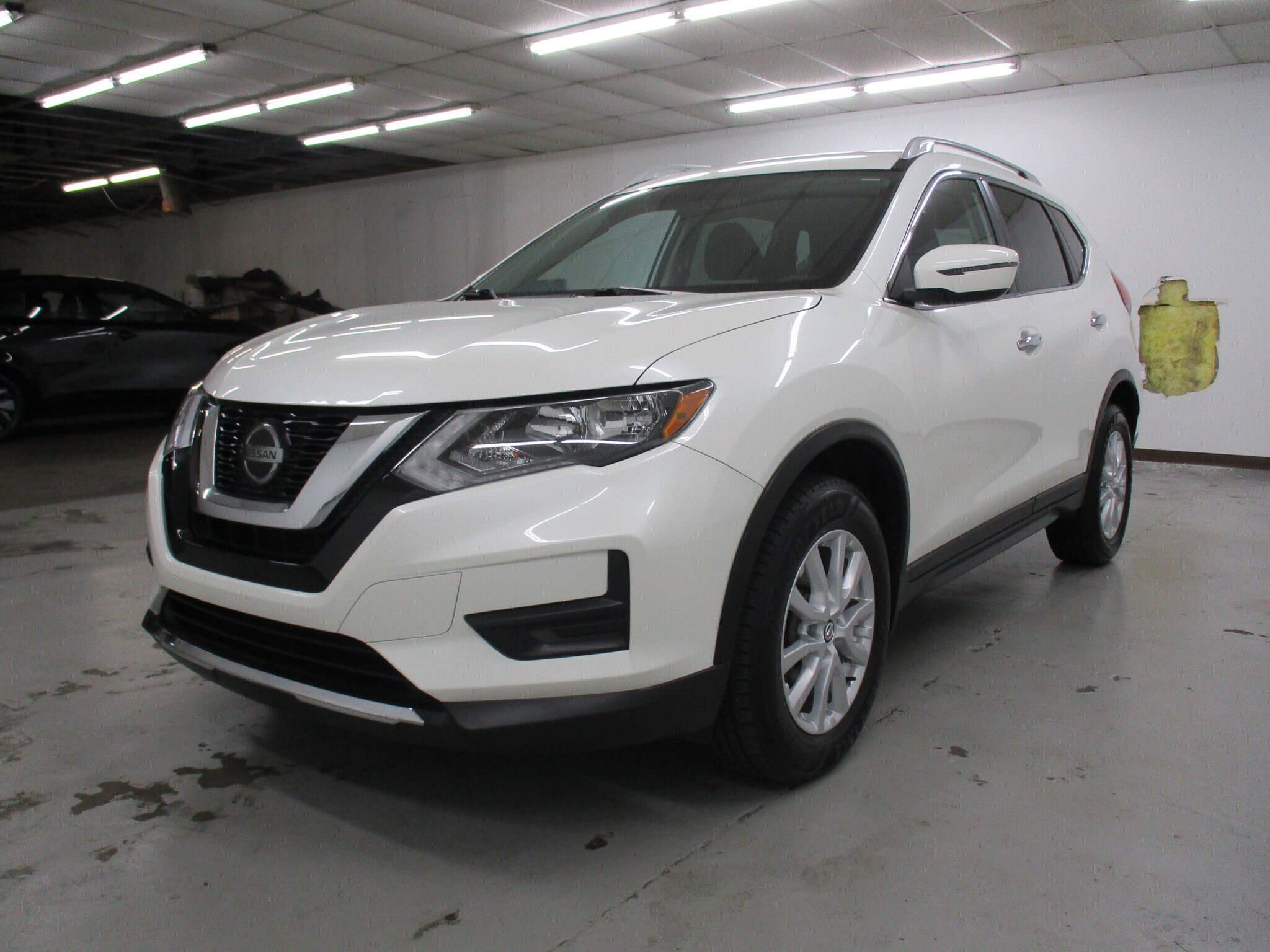 2018 Nissan Rogue SV photo 3