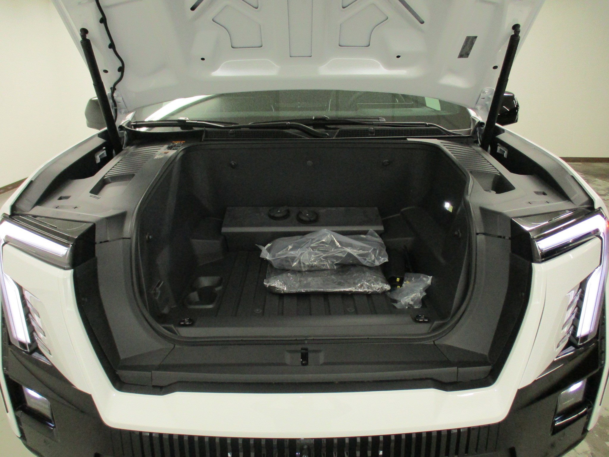 2026 GMC Sierra EV Elevation - Photo 11