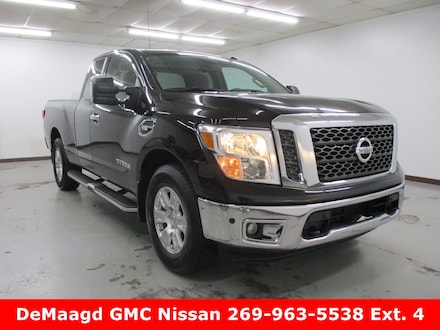 2017 Nissan Titan SV