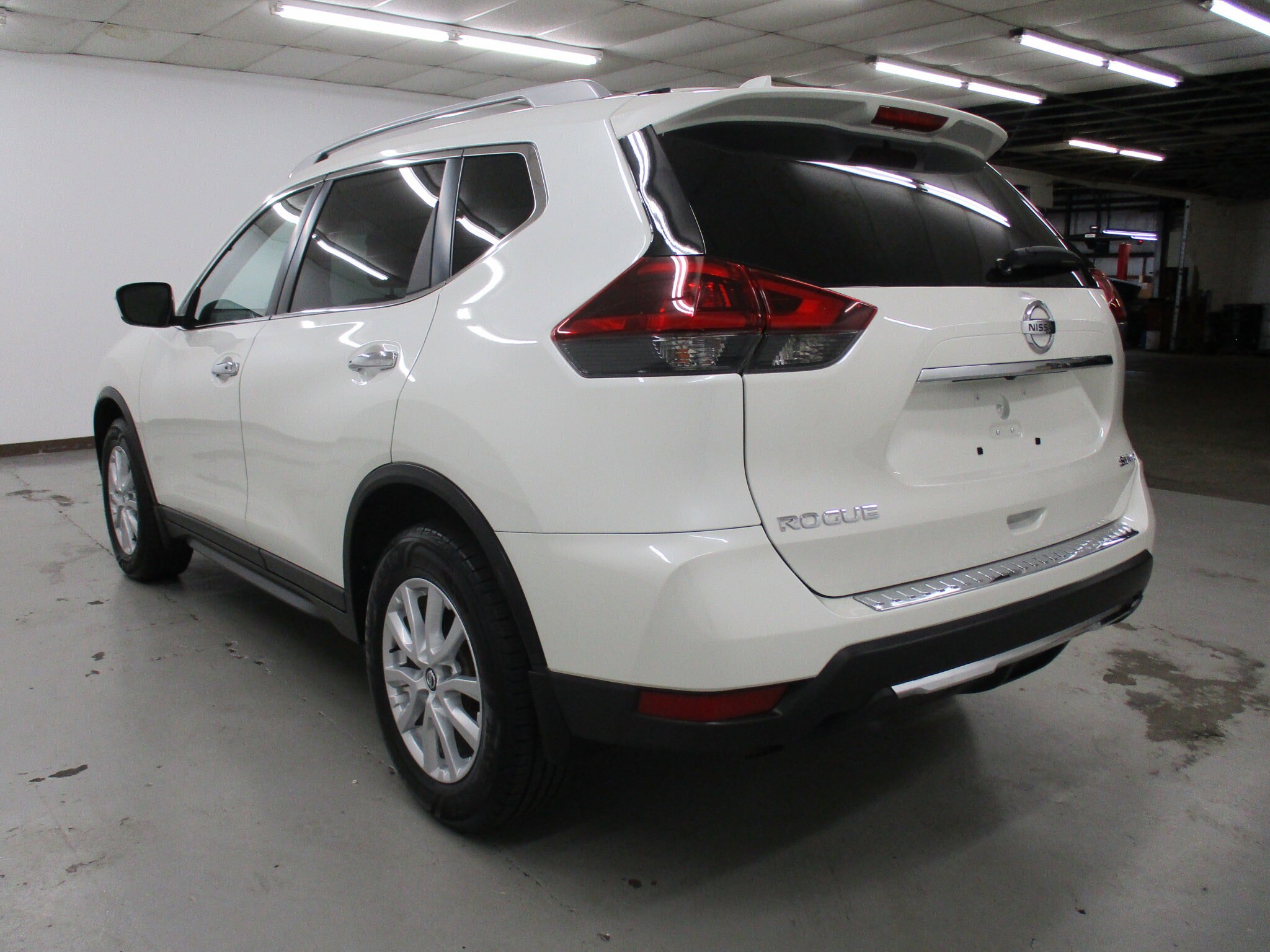2018 Nissan Rogue SV photo 4