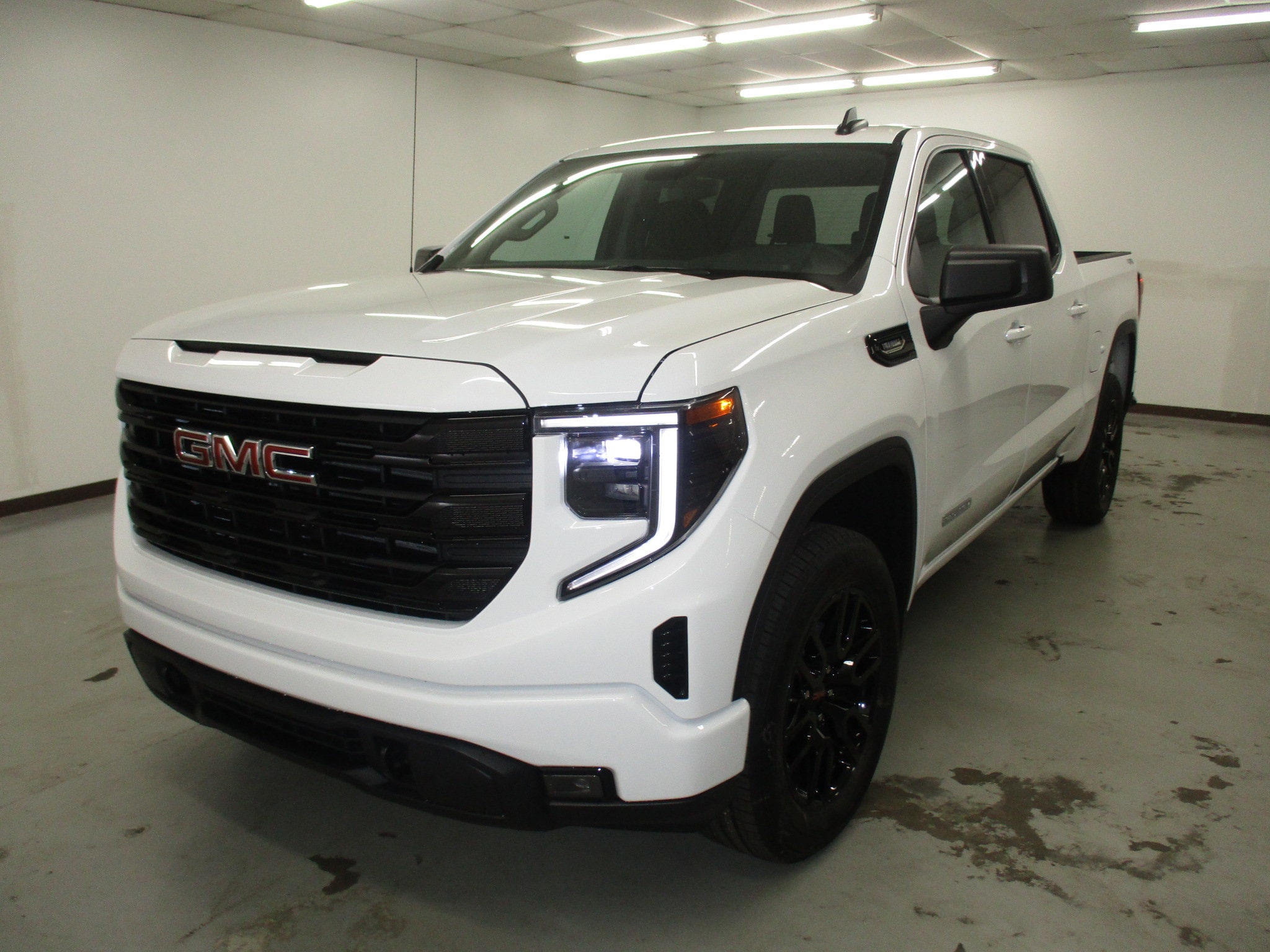 2026 GMC Sierra 4WD Crew Cab Std Box Elevation 3VL's photo