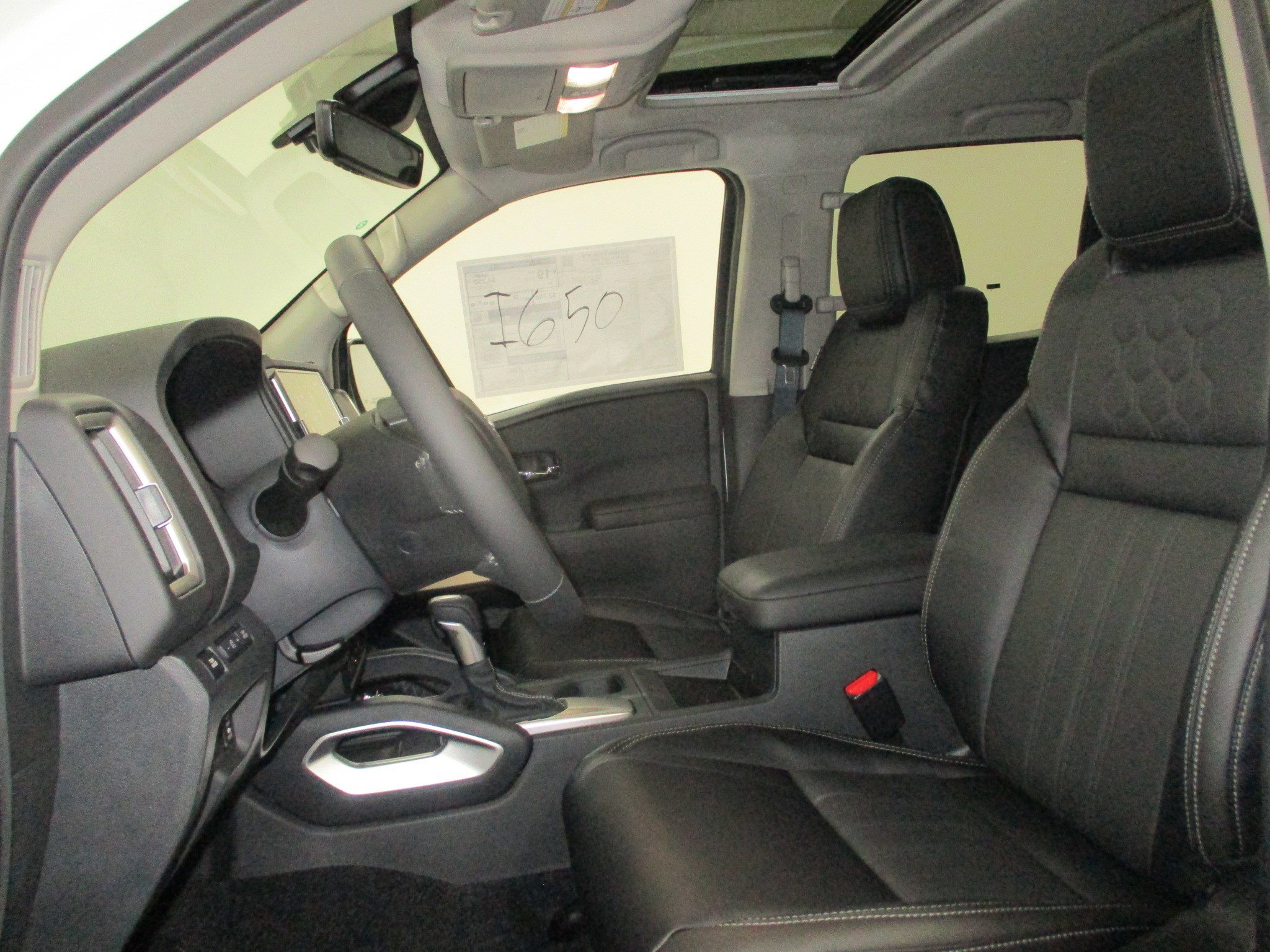 2025 Nissan Frontier SL - Photo 14
