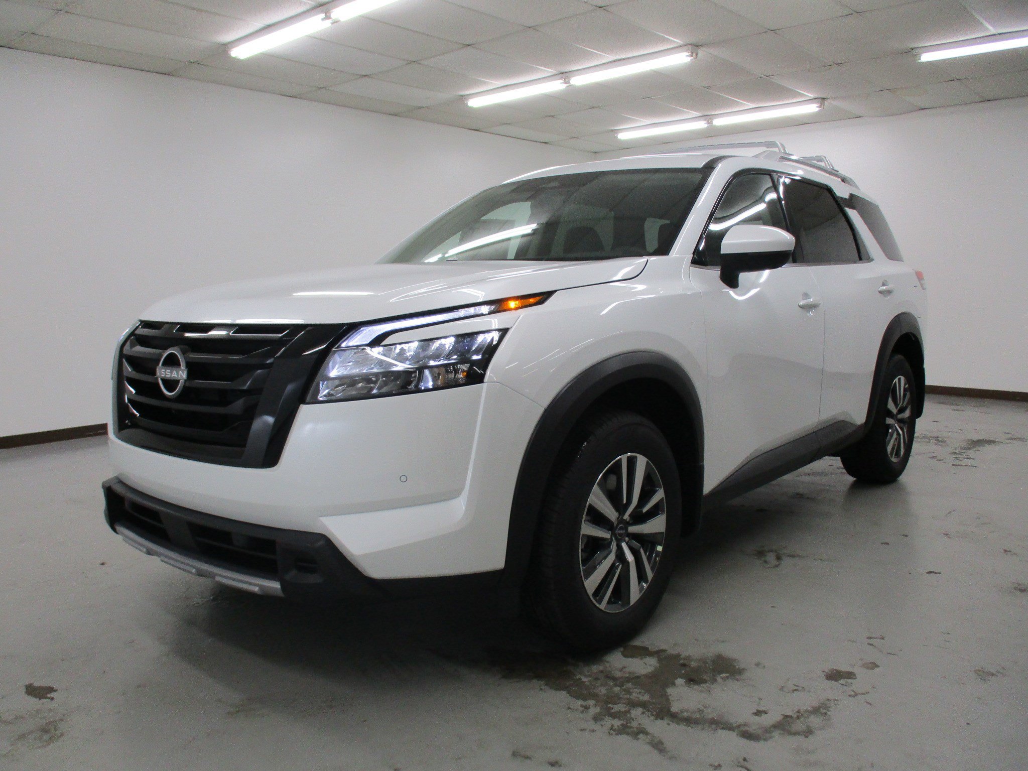 2025 Nissan Pathfinder SL's photo