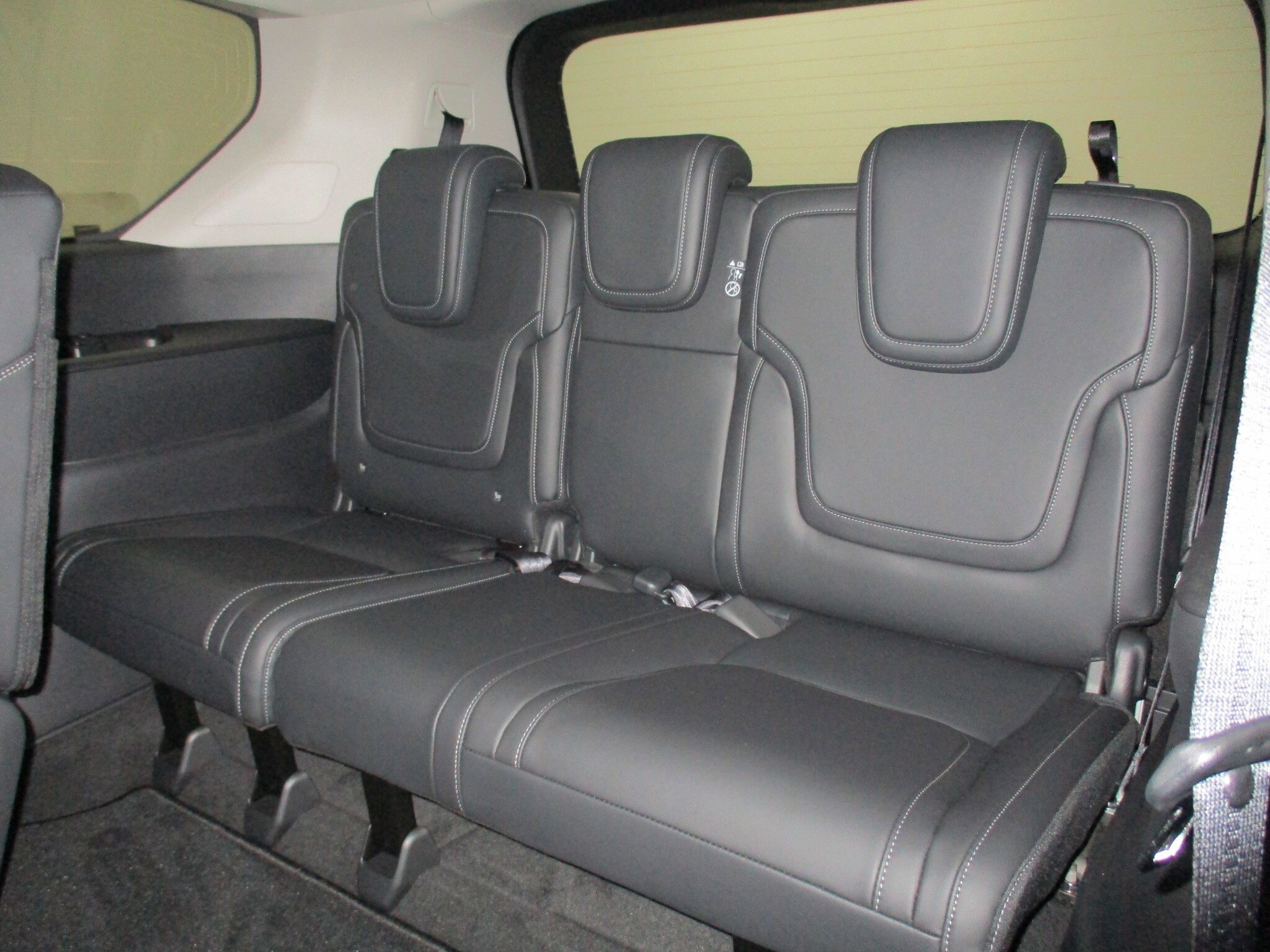 2026 Nissan Armada SV - Photo 25