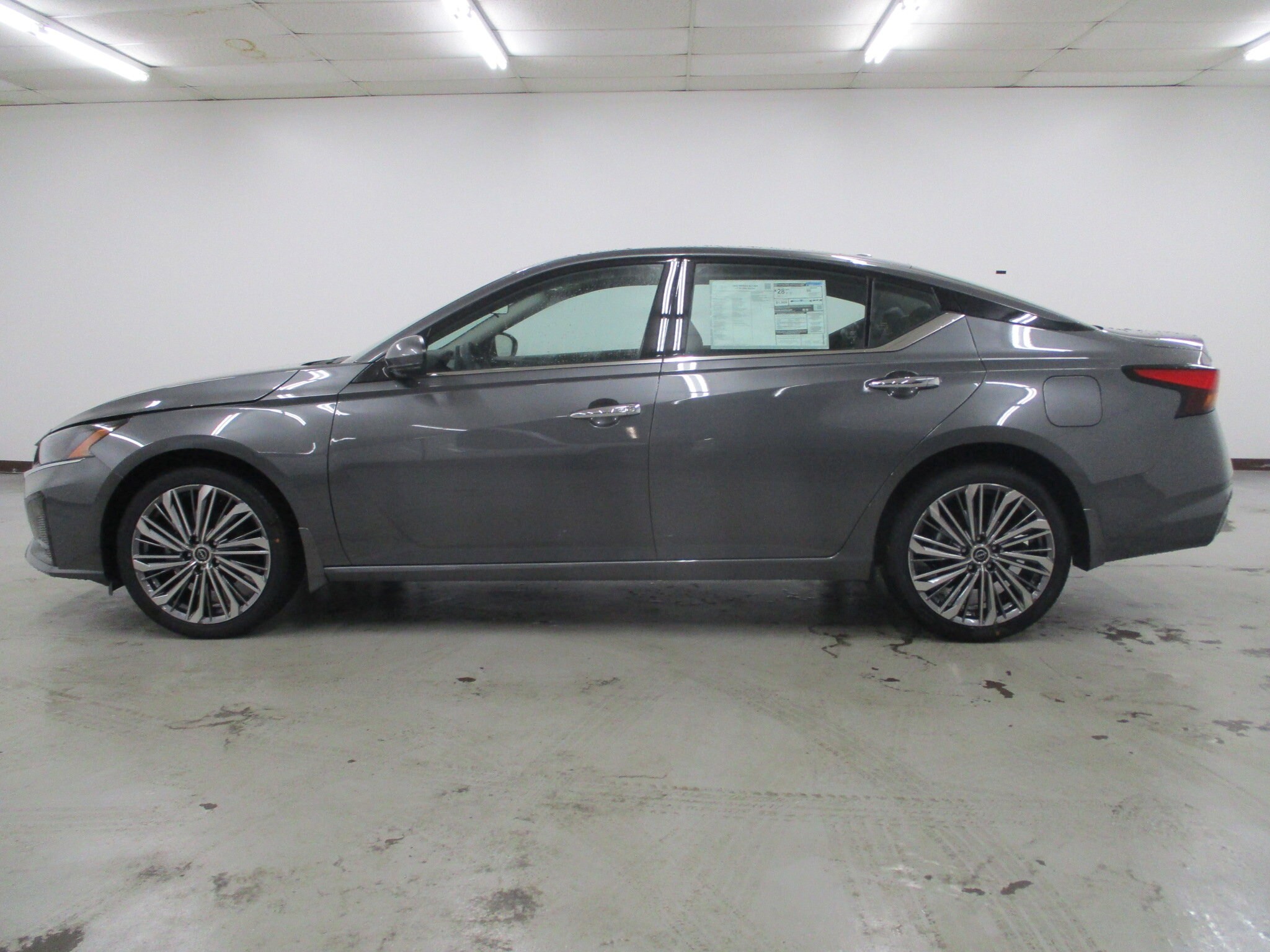 2025 Nissan Altima SL photo 2
