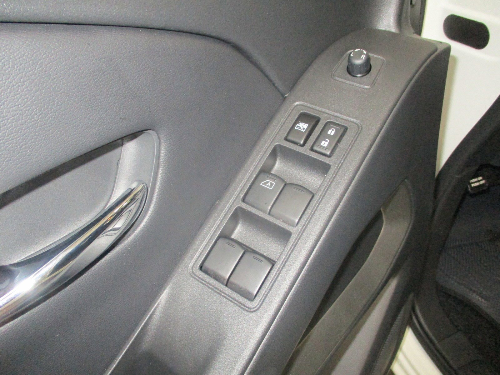 2025 Nissan Frontier SV - Photo 13