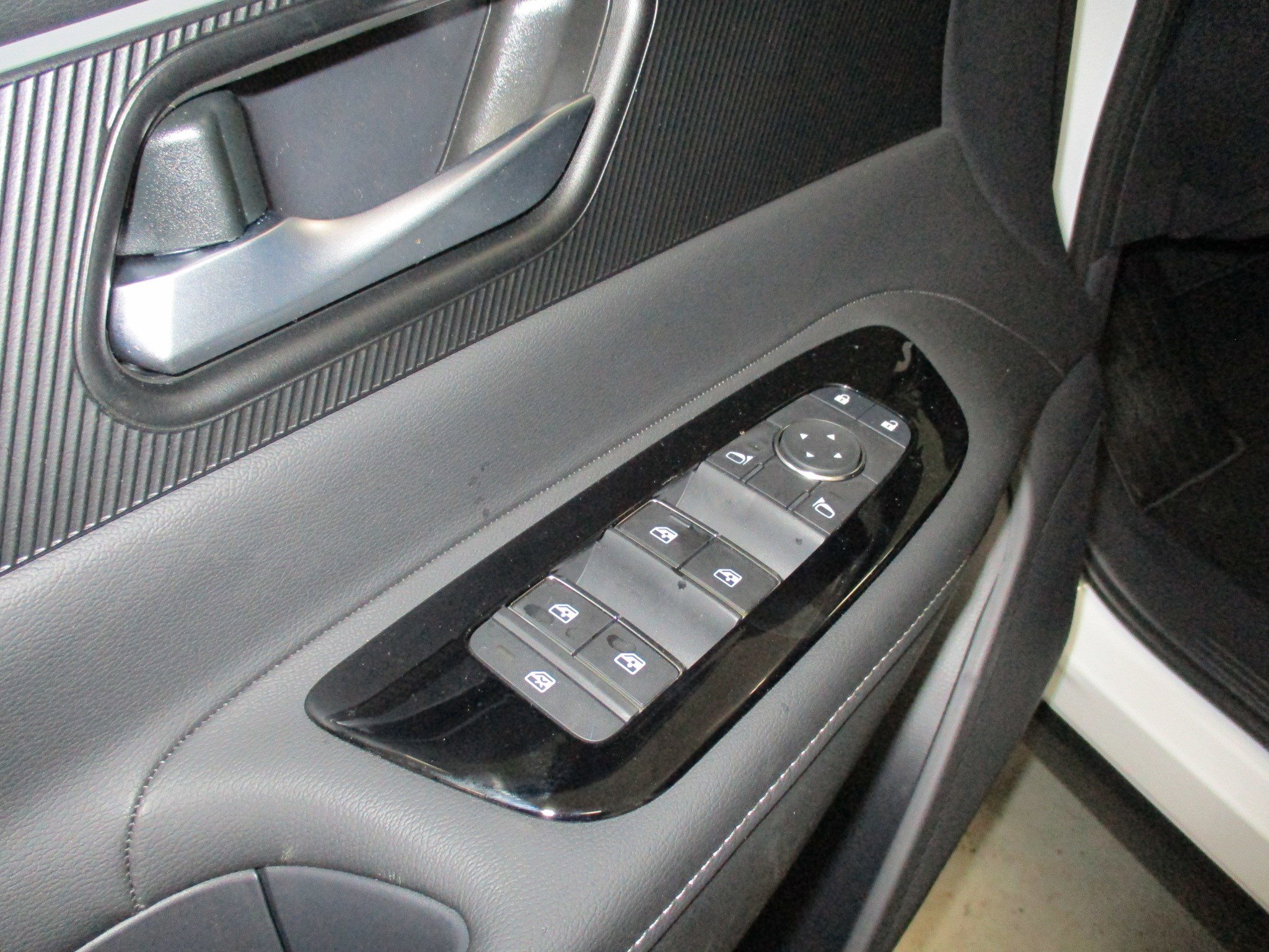 2025 Nissan Murano SV - Photo 14