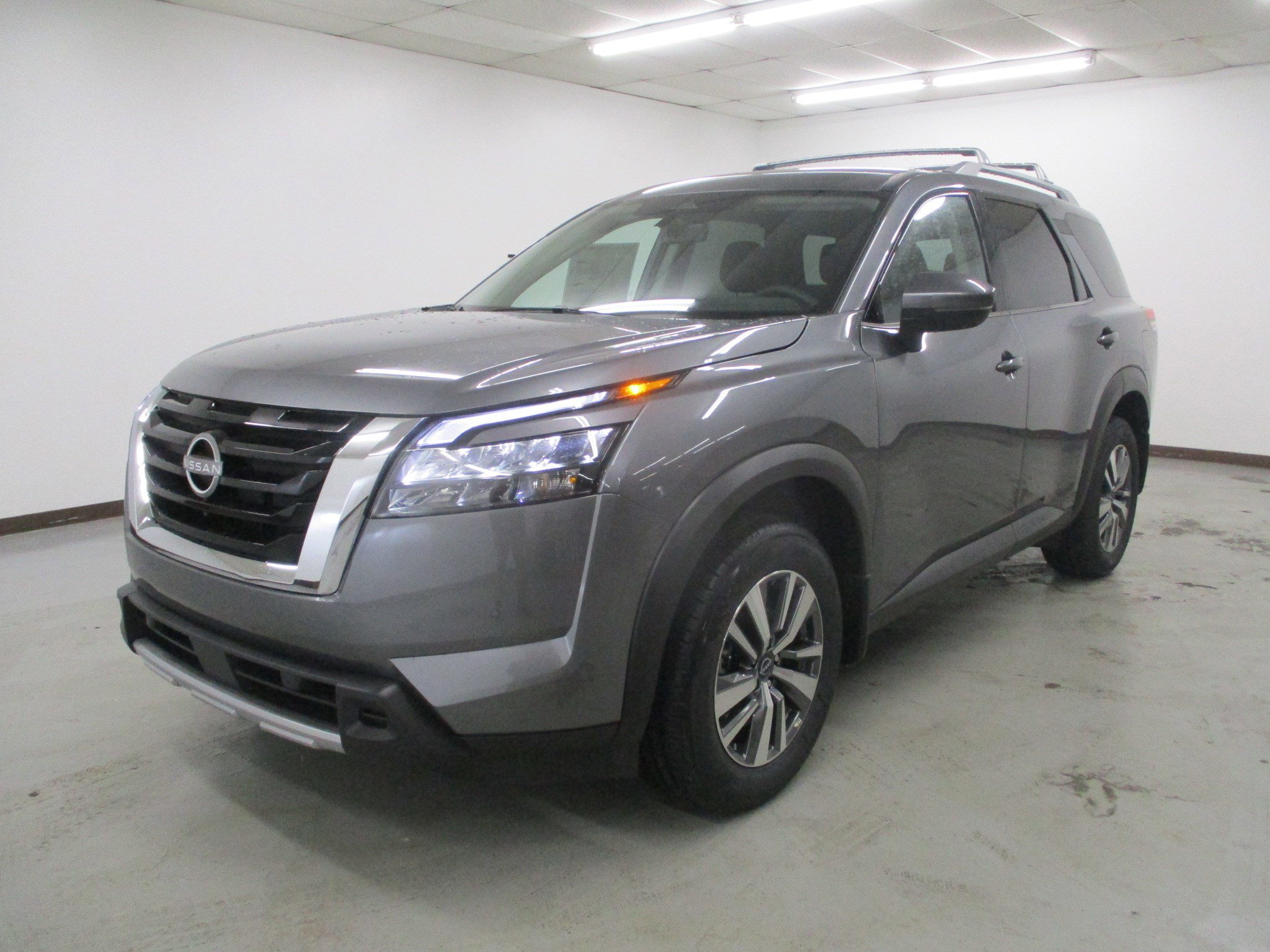 2025 Nissan Pathfinder SL's photo