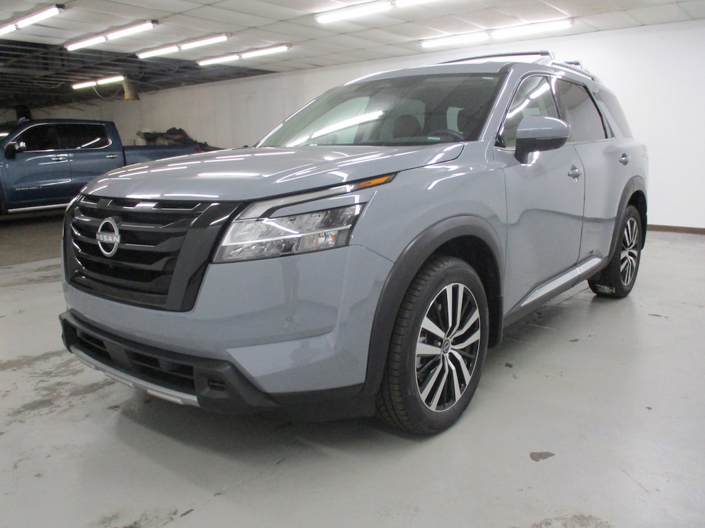 Used 2024 Nissan Pathfinder Platinum SUV
