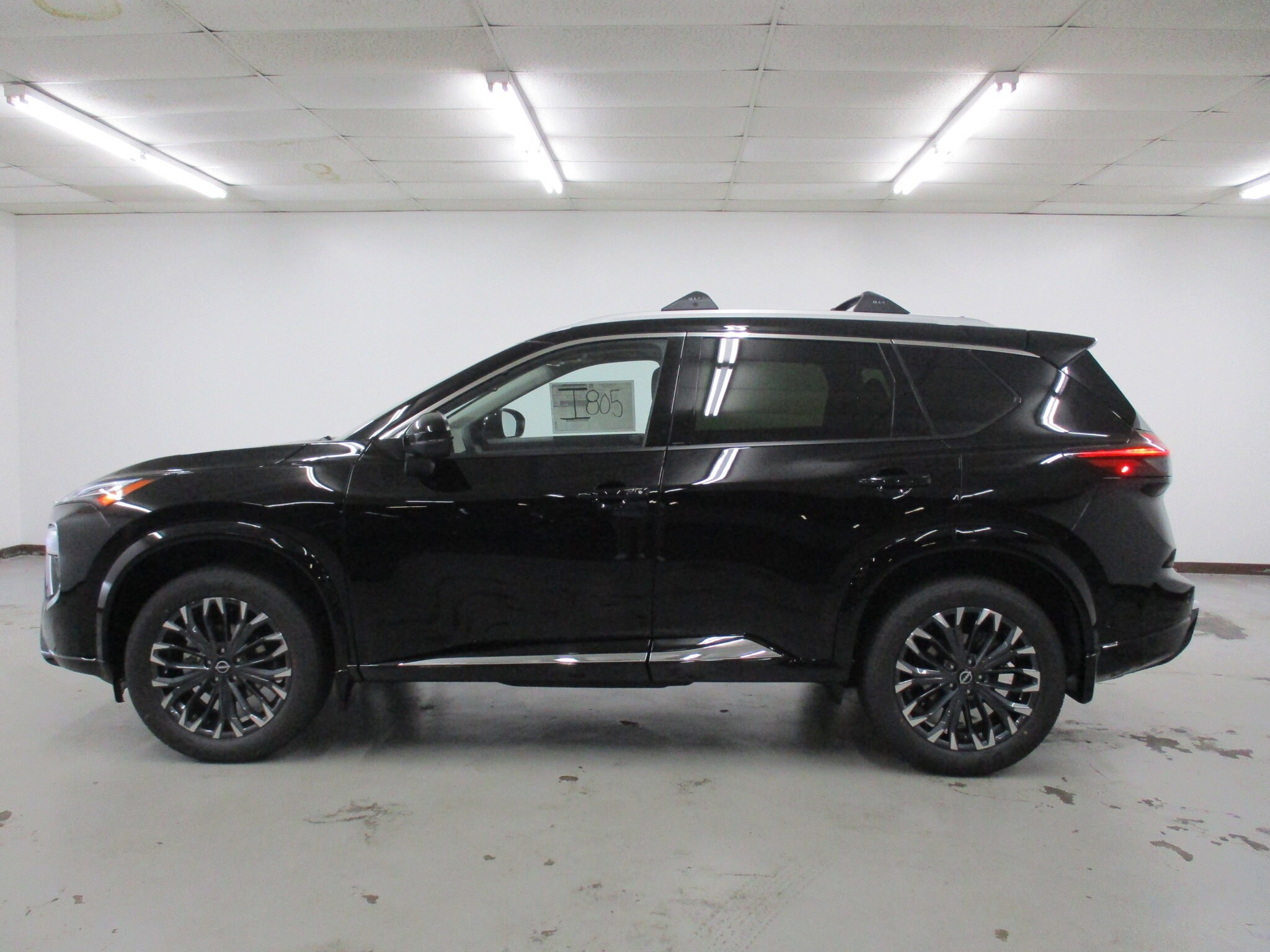 2026 Nissan Rogue Platinum photo 2