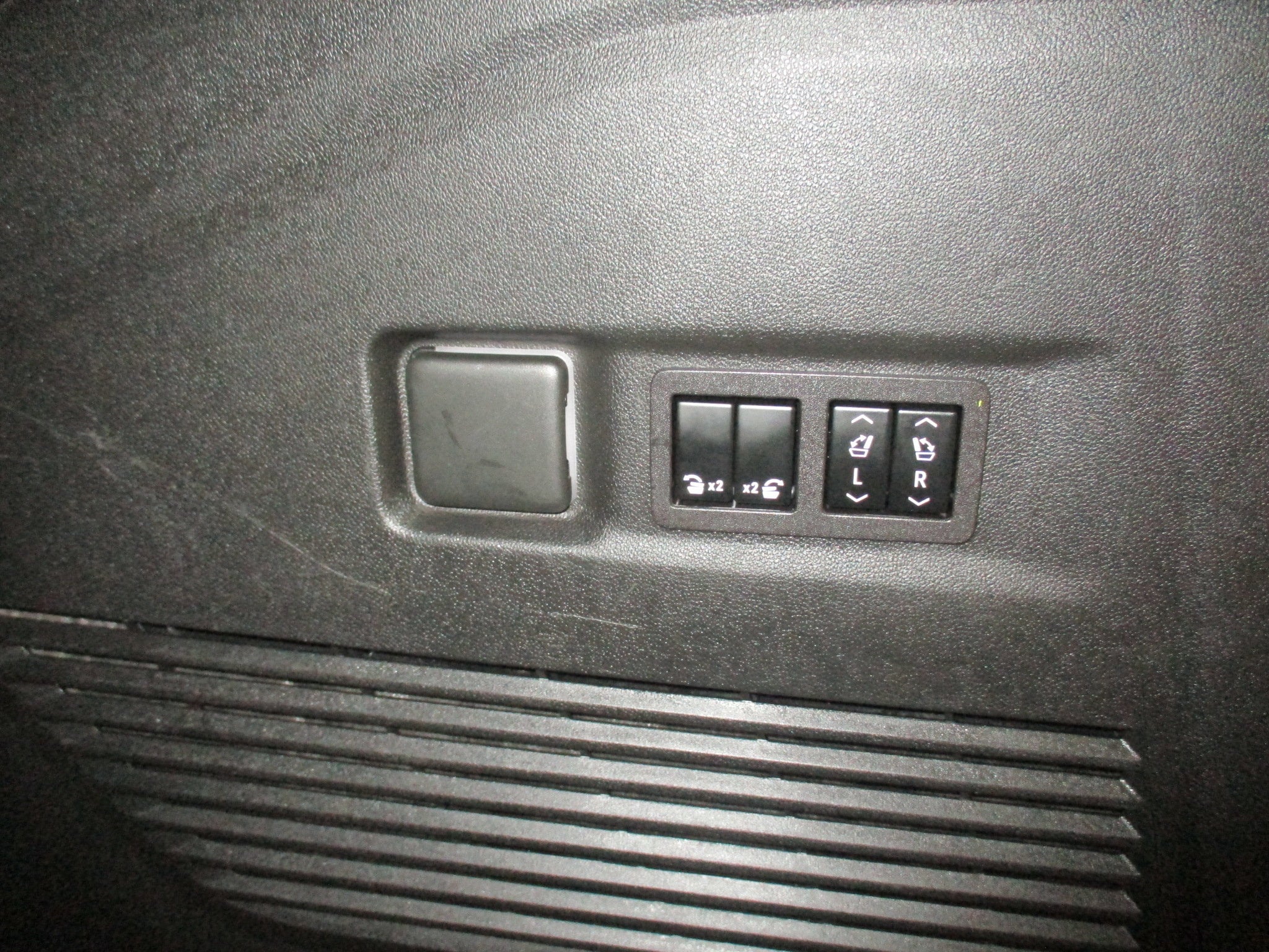 2023 GMC Yukon XL Denali - Photo 13