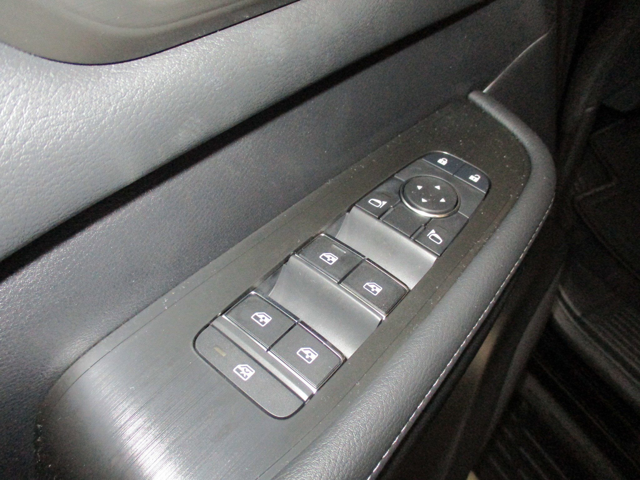 2026 Nissan Armada SV - Photo 12