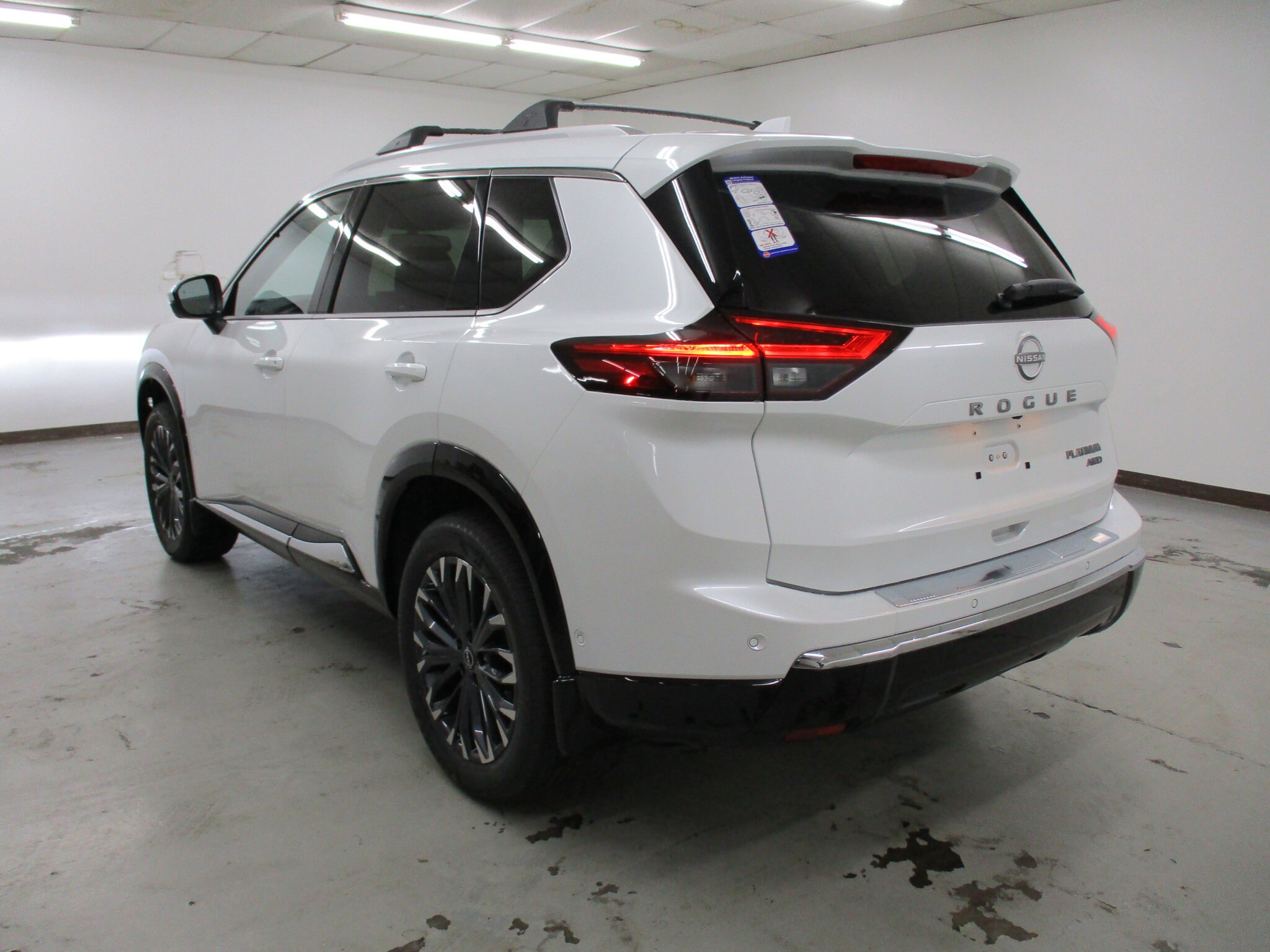 2025 Nissan Rogue Platinum photo 3