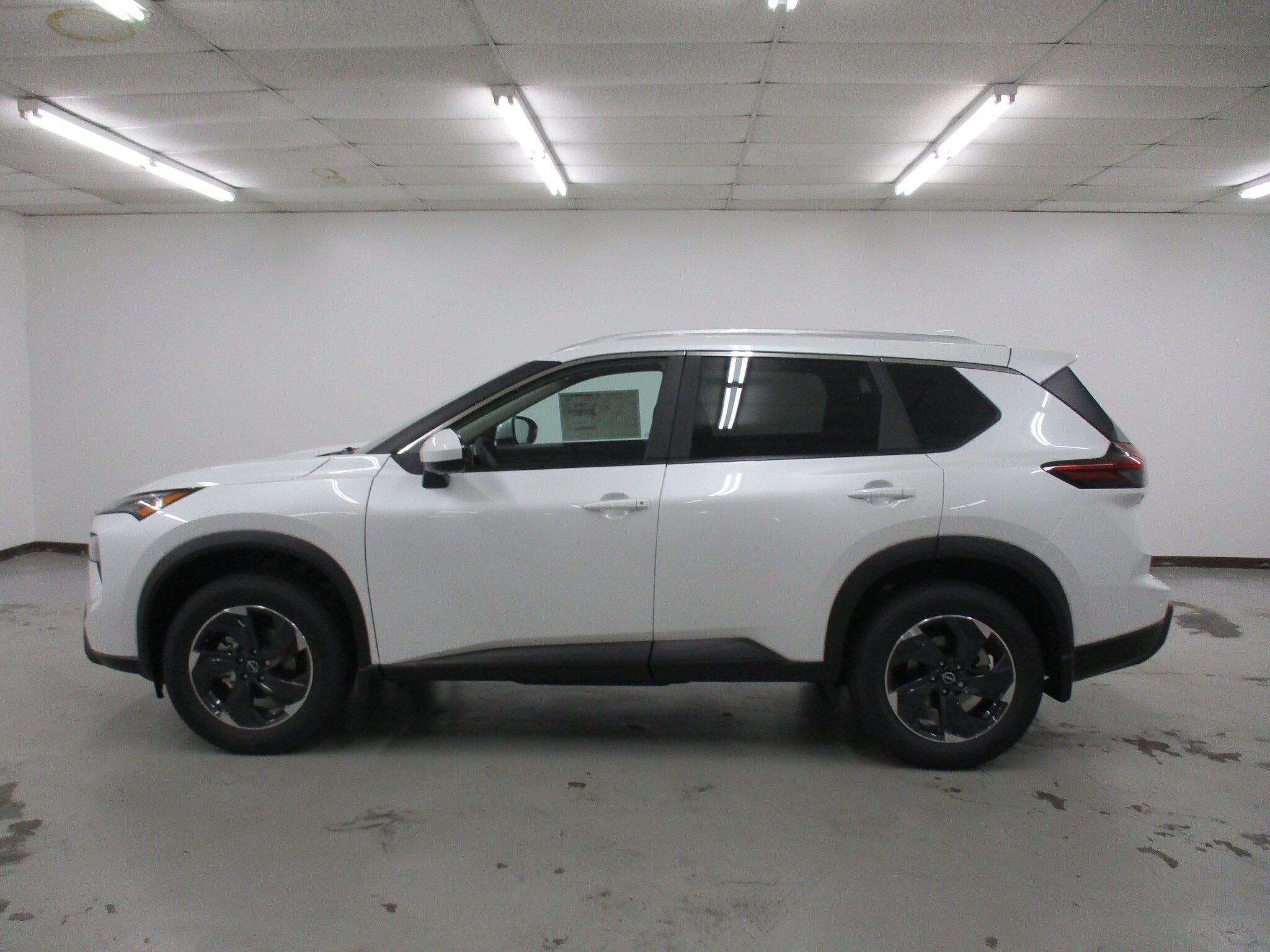 2026 Nissan Rogue SV photo 2