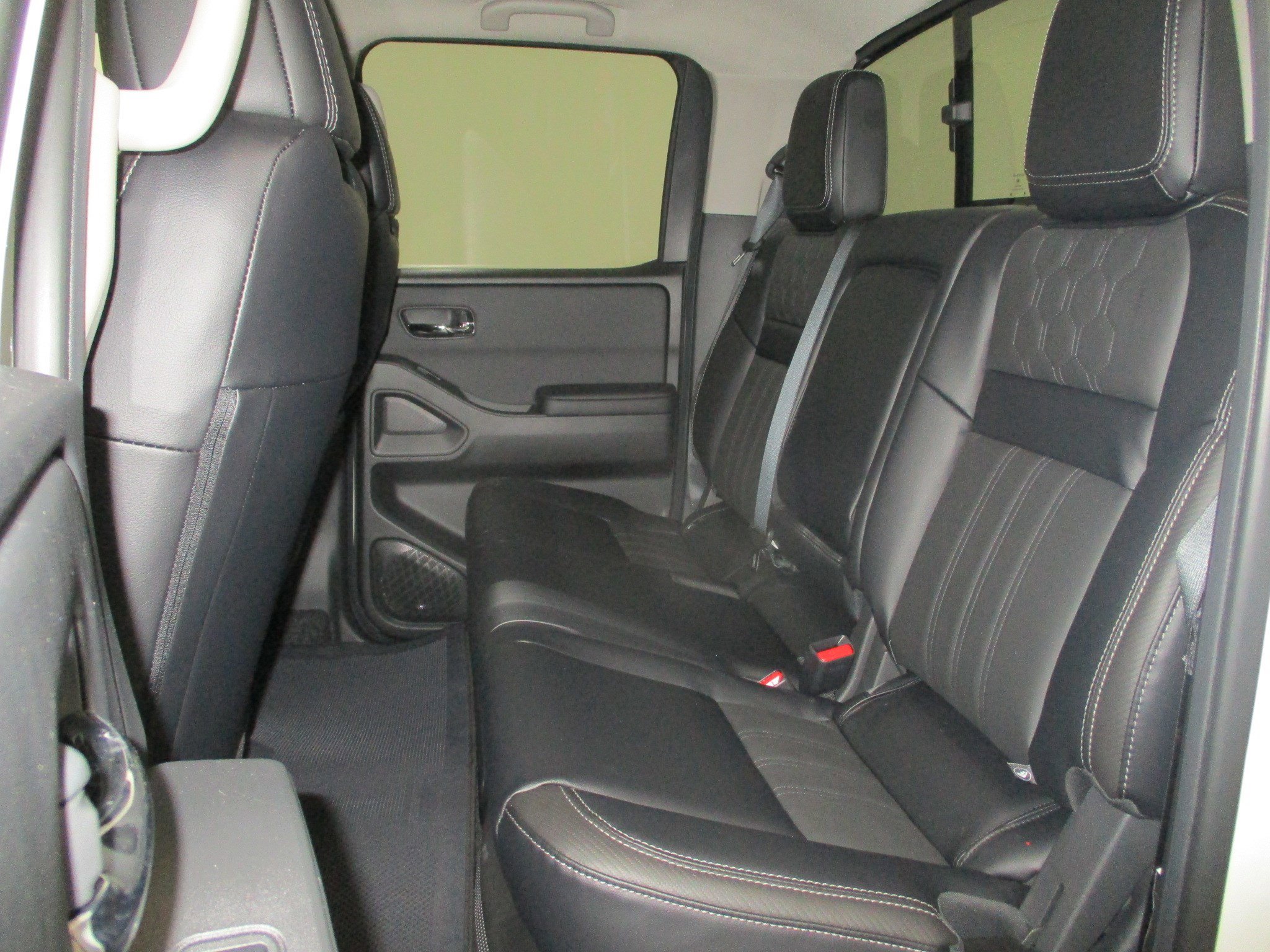 2025 Nissan Frontier SL - Photo 30