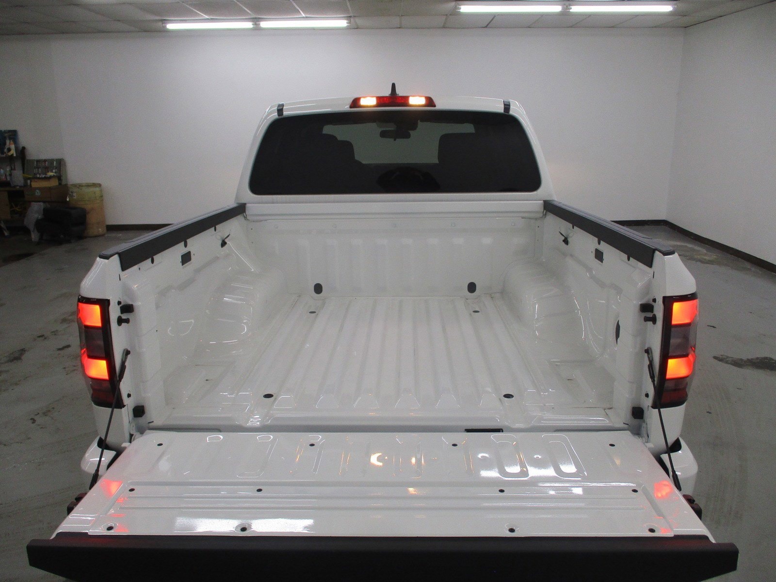 2025 Nissan Frontier SV - Photo 6