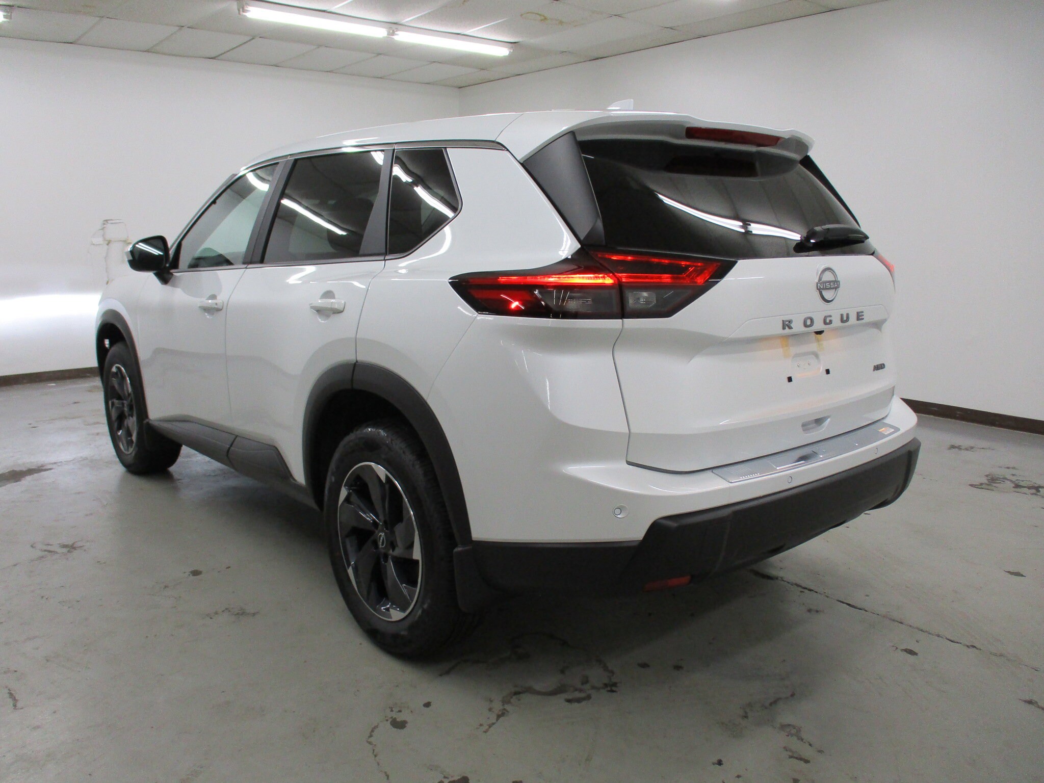 2025 Nissan Rogue SV photo 3