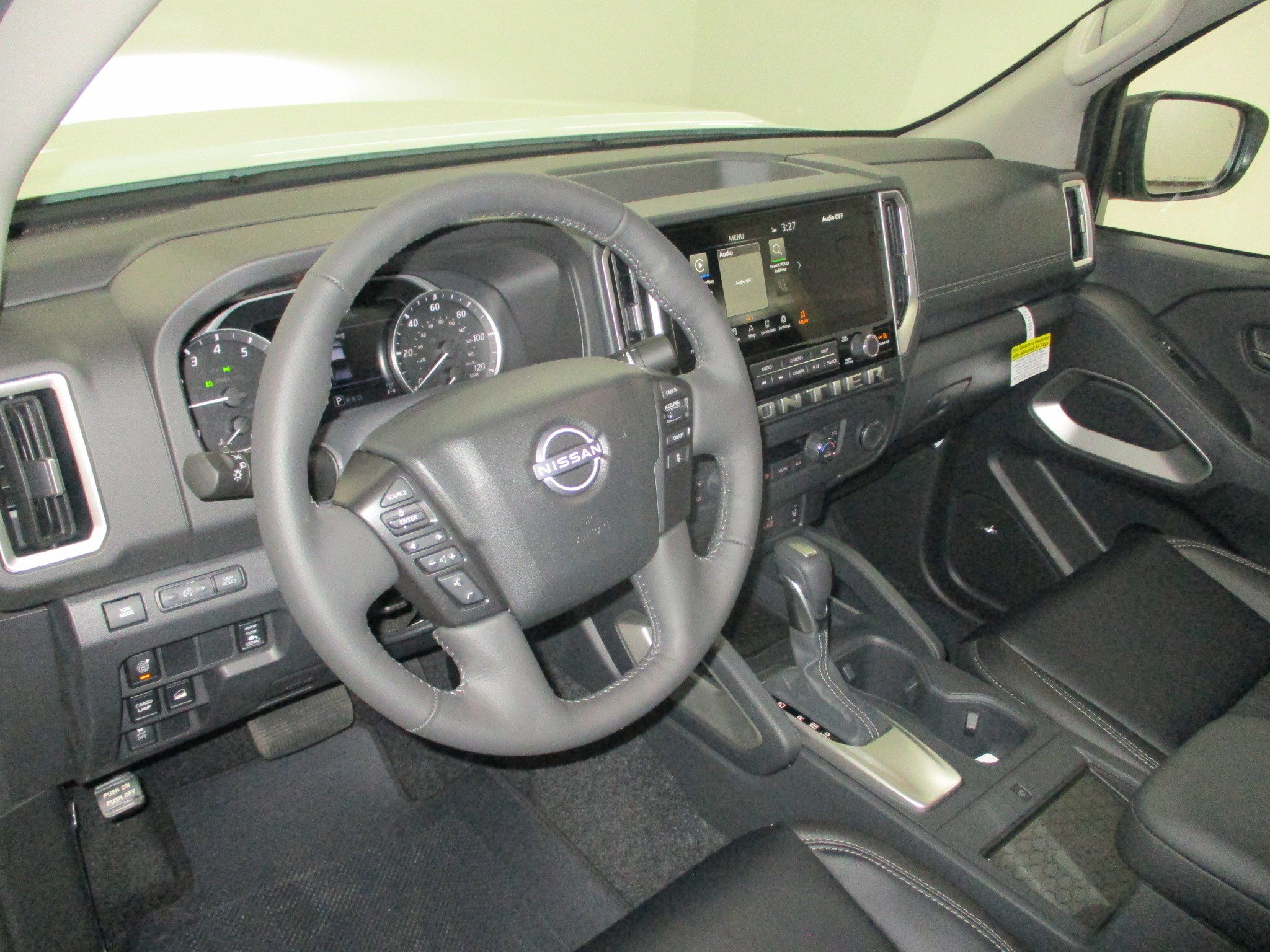 2025 Nissan Frontier SL - Photo 15