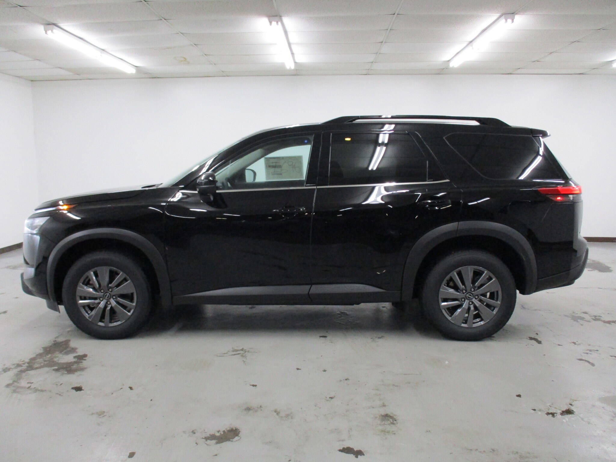 2025 Nissan Pathfinder SV photo 2