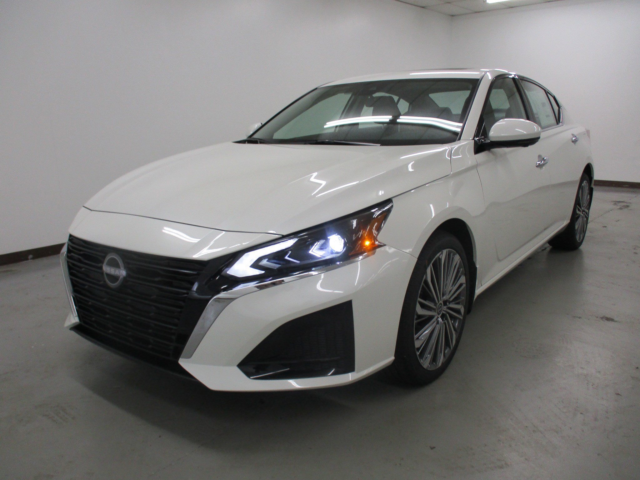 2025 Nissan Altima SL's photo