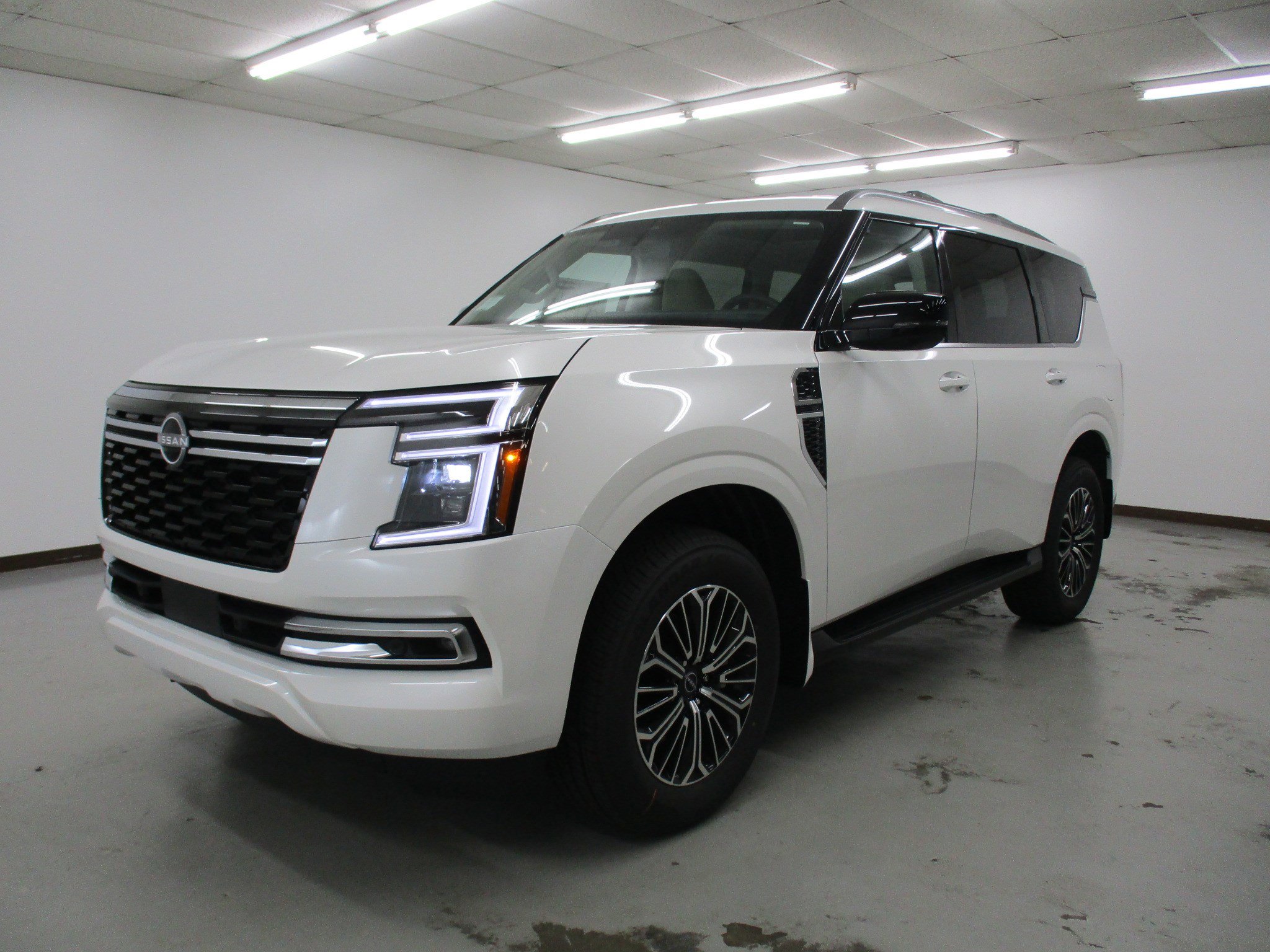 2026 Nissan Armada Platinum's photo