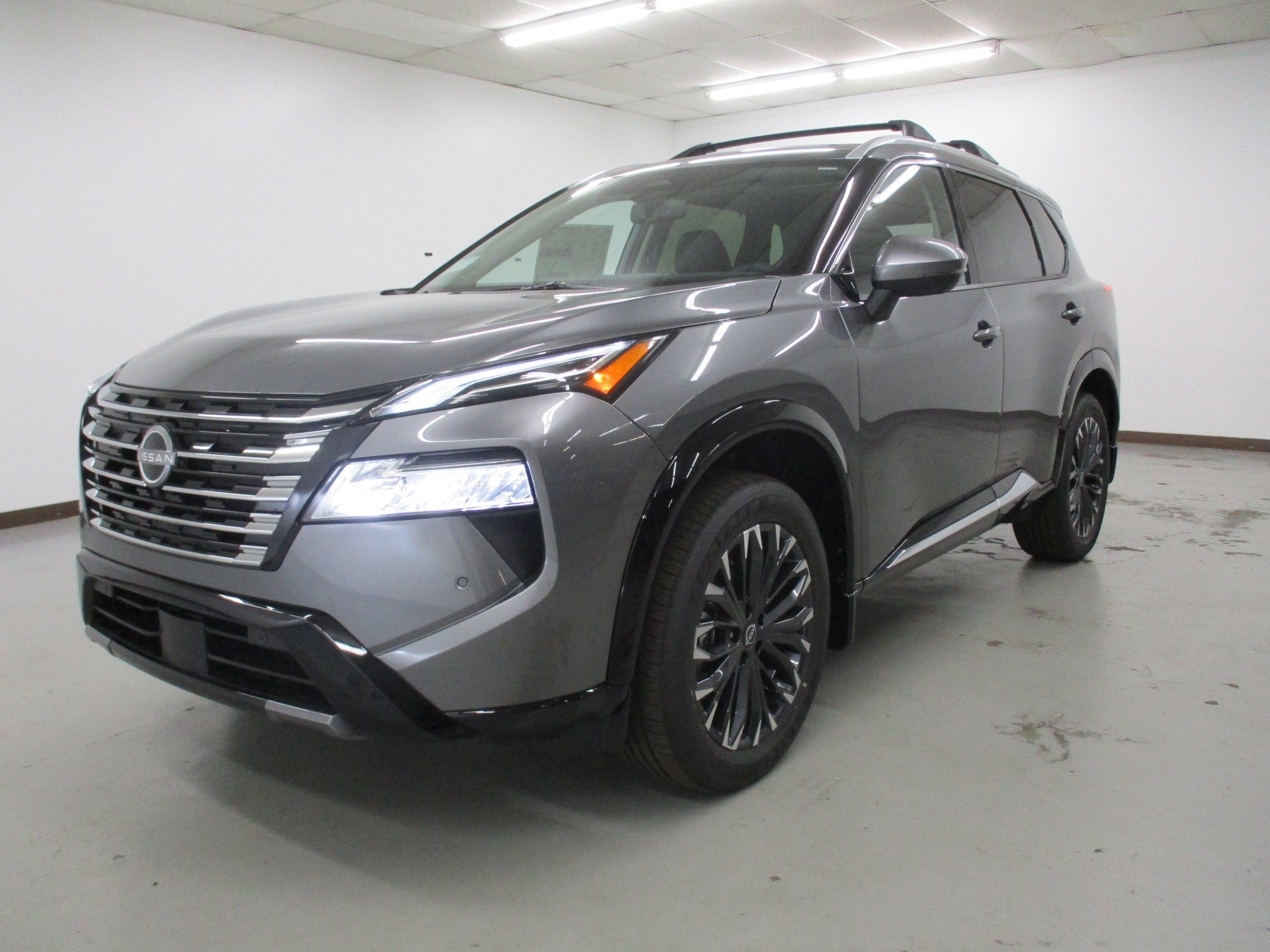 2026 Nissan Rogue Platinum's photo